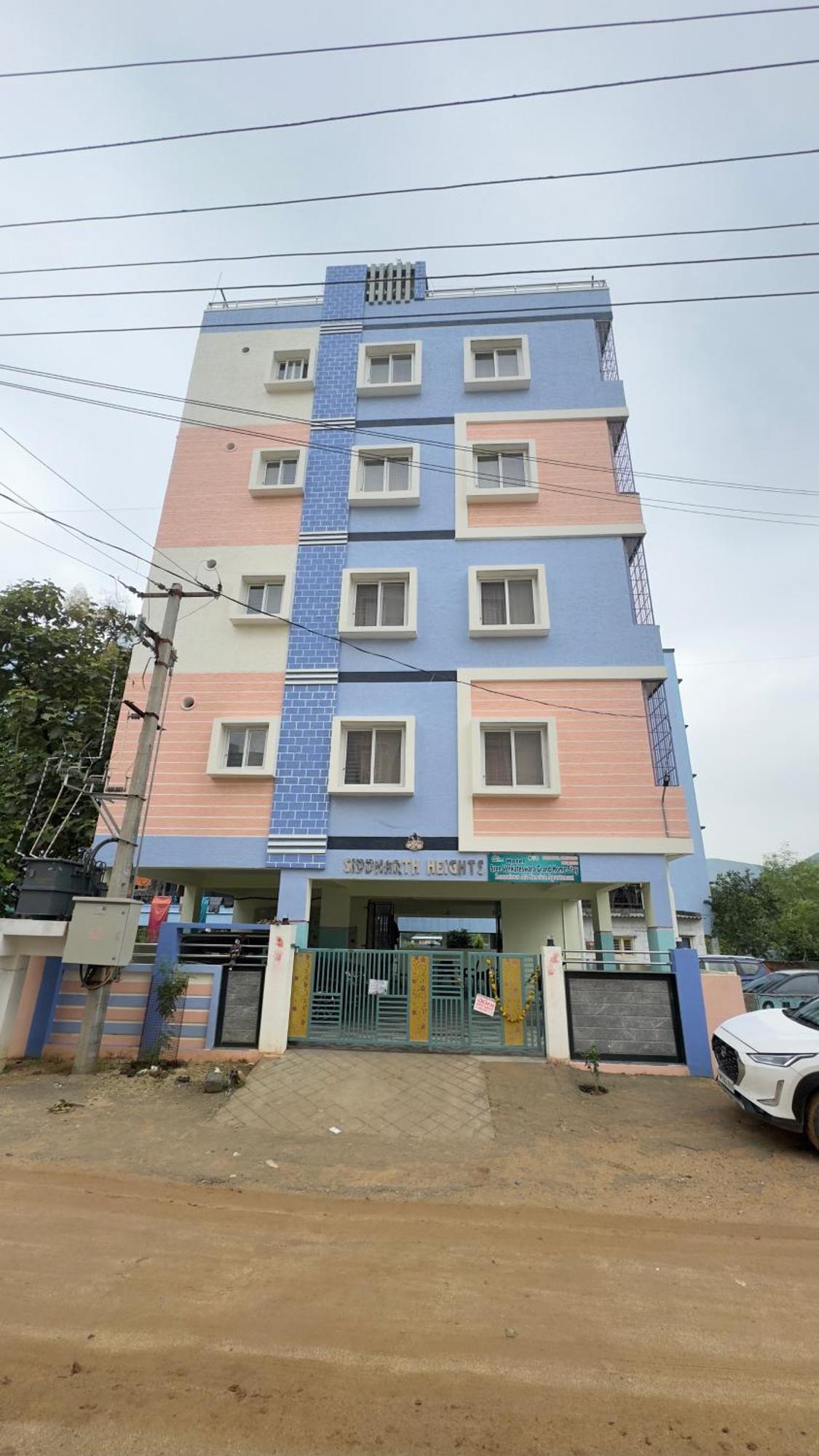 Apartment Yashwithaa *