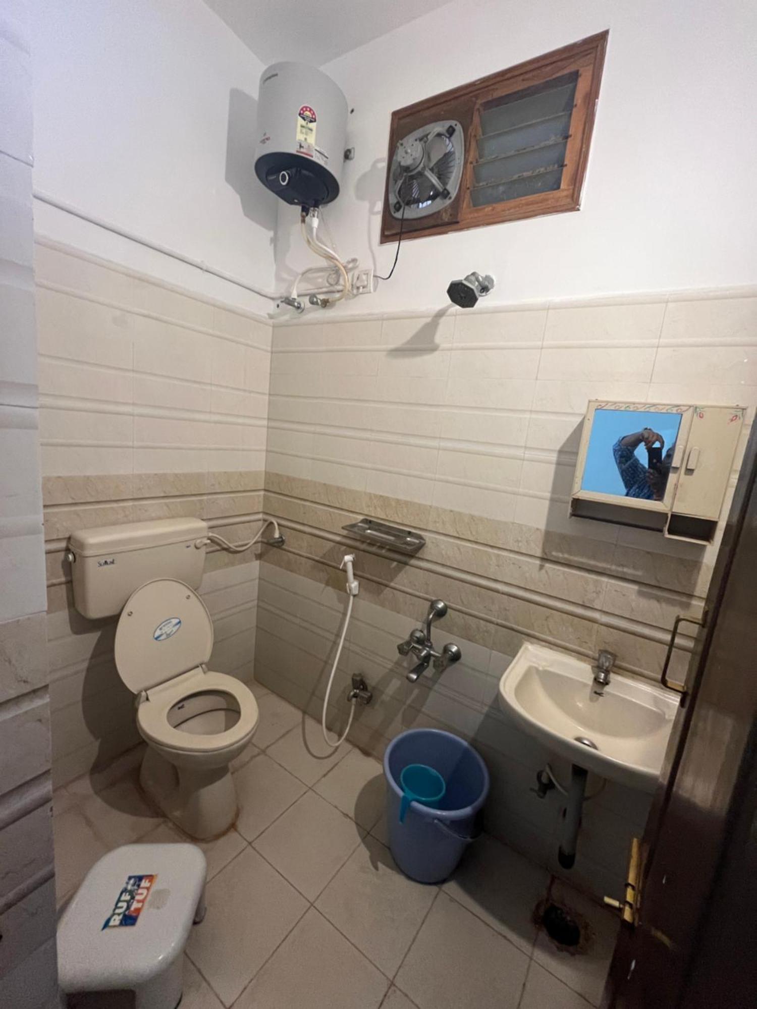 Nanda Mohan Homestay- Luxuries Ac Close To Alipiri Foothills-kapila Teertham And Iskcon Temple *