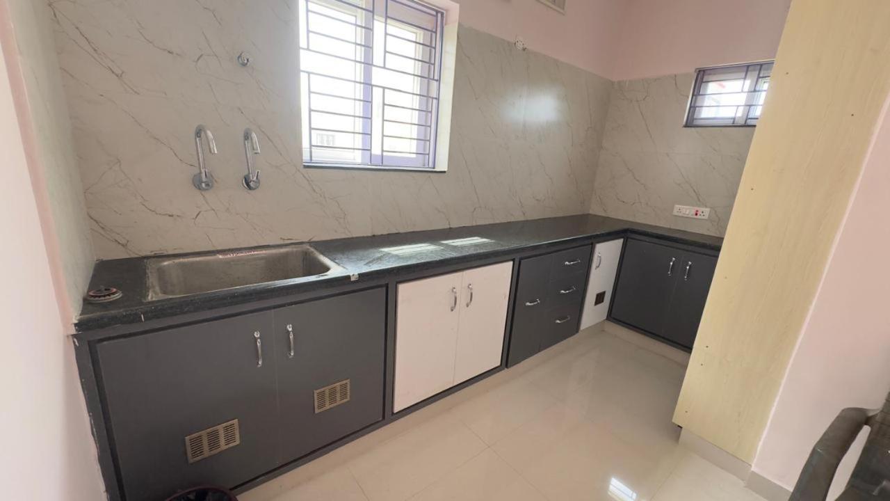 Apartment Yashwithaa Tirupati