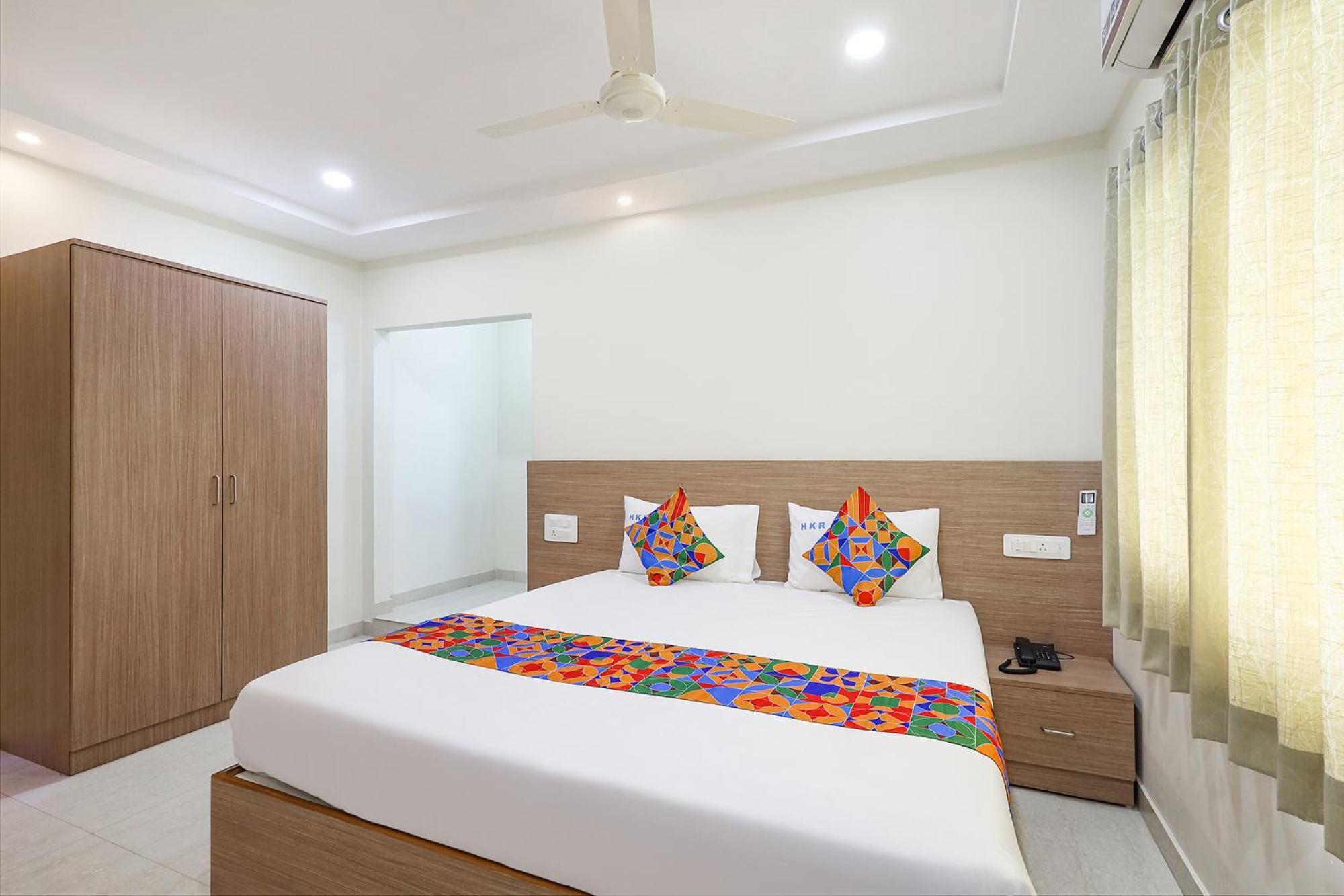 Fabhotel Karthikeya Residency - Bus Stand - 900m