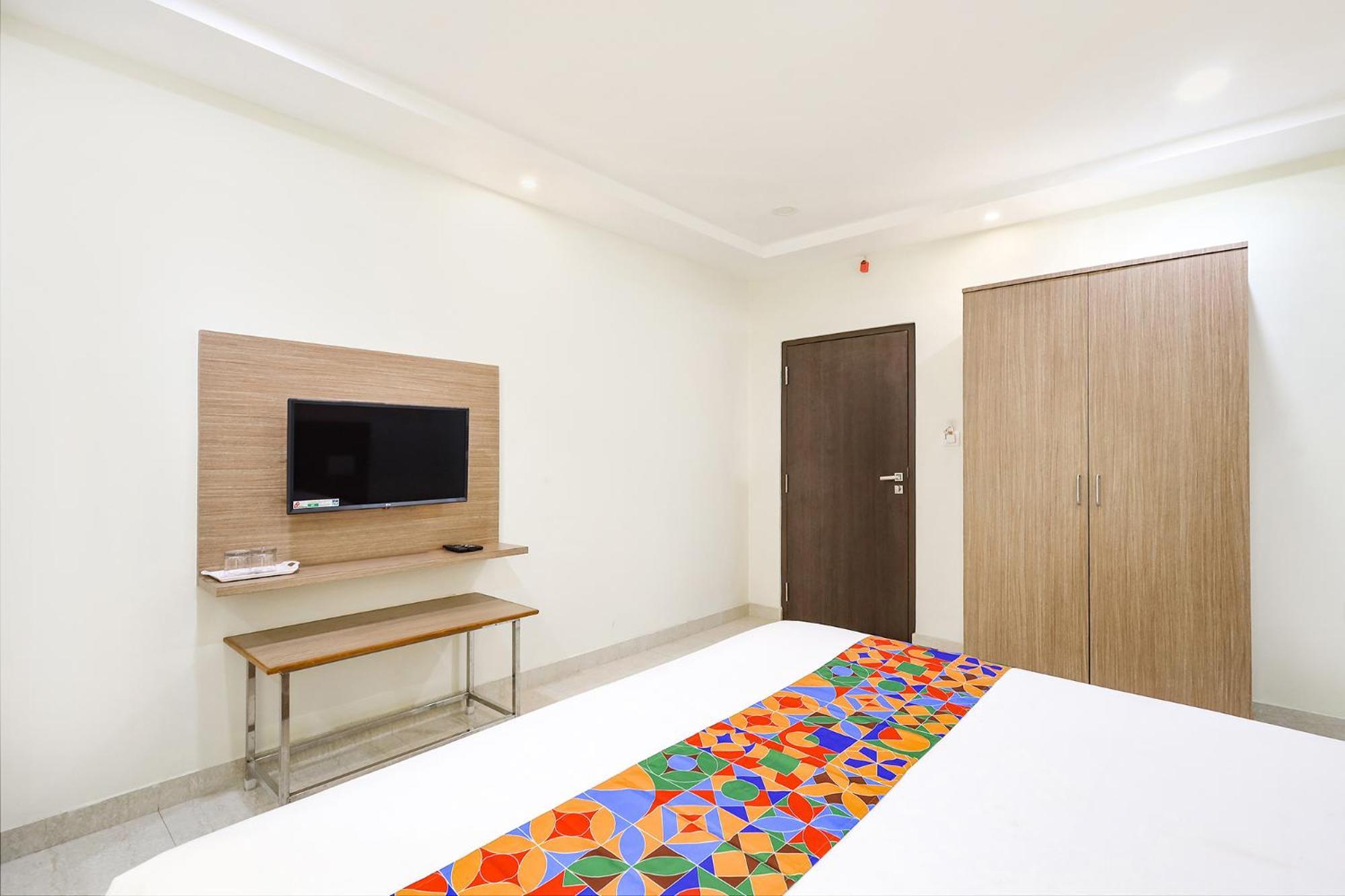 Hotel Fabhotel Karthikeya Residency - Bus Stand - 900m 3*