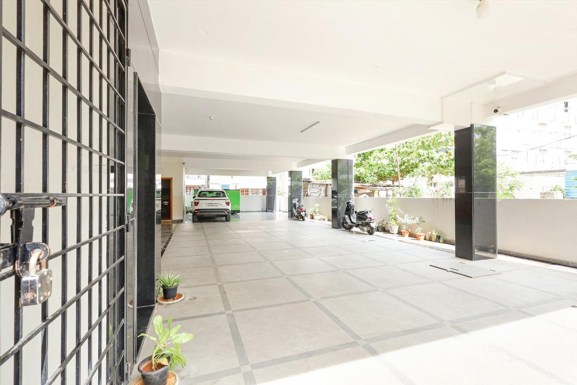 Hotel Fabhotel Karthikeya Residency - Bus Stand - 900m 3*