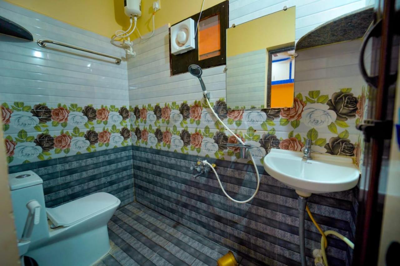 S S -2bhk & 1bhk Luxury Ac Service For Group Of Families - Location - Modular Kitchen - Super Fast Wi-fi- Near To Bus Stand And Railway Station