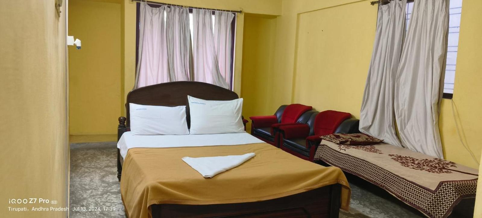 Apartment Haritha Apartments, Helpful Staff, Near Bus & Railway Station, Geyser, Tv, Priced Family-only In Tirupati, Big Families, Groups Welcome Tirupati