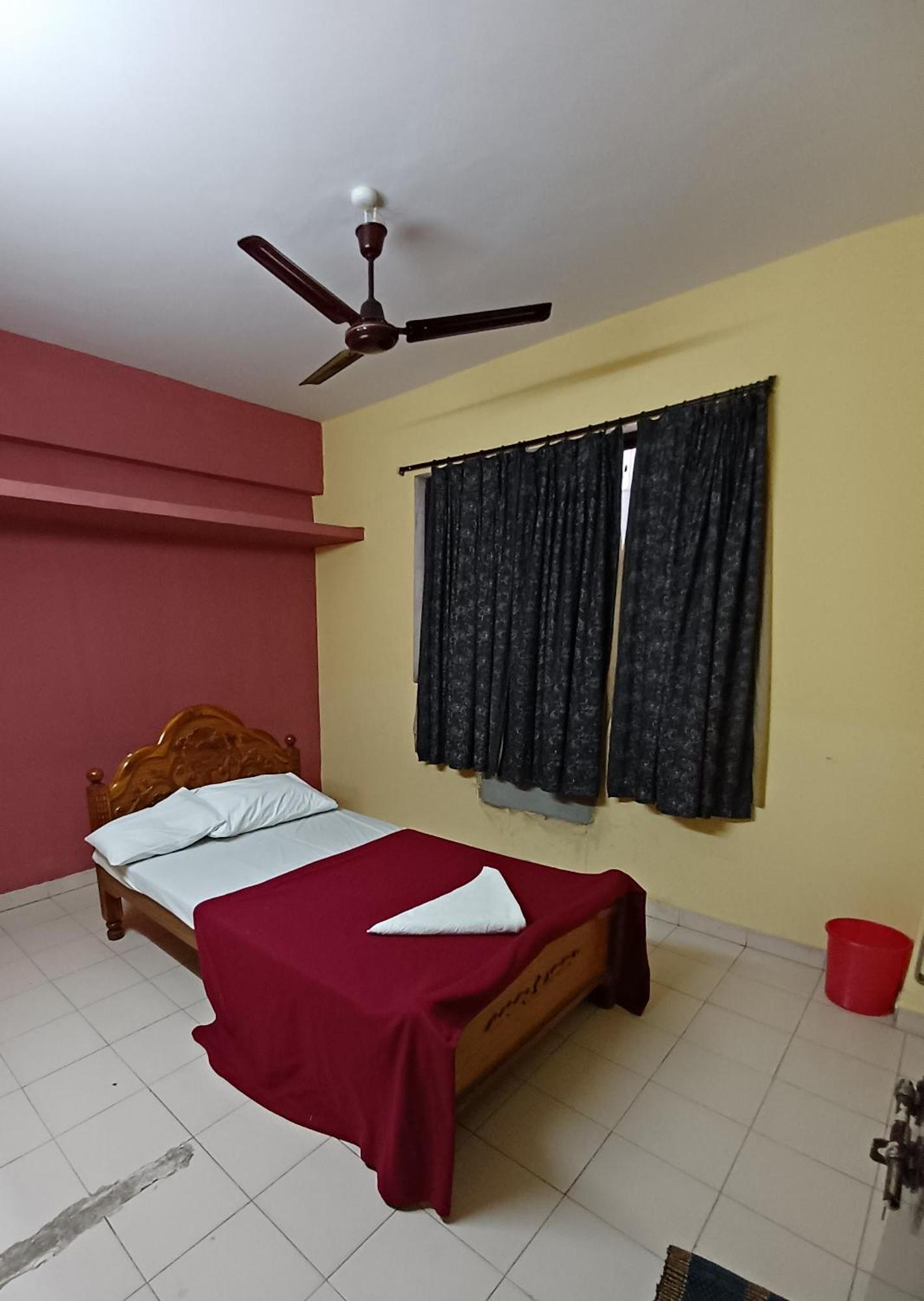 Haritha Apartments, Helpful Staff, Near Bus & Railway Station, Geyser, Tv, Priced Family-only In Tirupati, Big Families, Groups Welcome * Tirupati