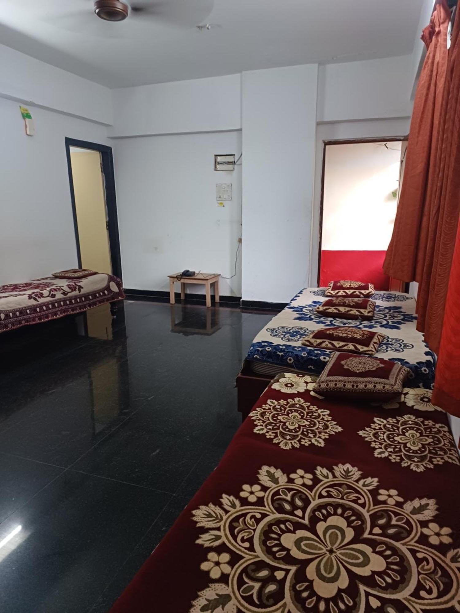 Haritha Apartments, Helpful Staff, Near Bus & Railway Station, Geyser, Tv, Priced Family-only In Tirupati, Big Families, Groups Welcome * Tirupati