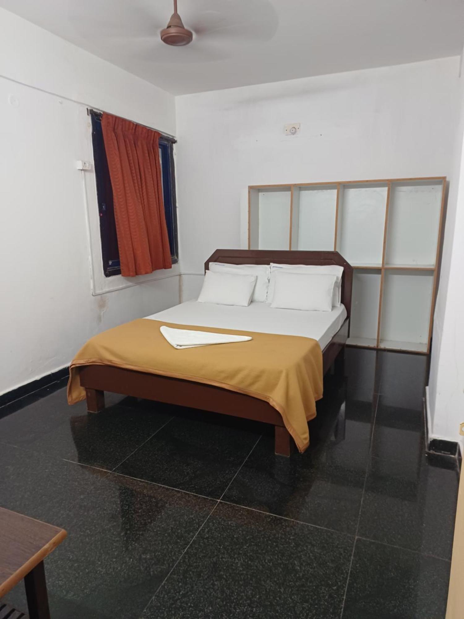 Haritha Apartments, Helpful Staff, Near Bus & Railway Station, Geyser, Tv, Priced Family-only In Tirupati, Big Families, Groups Welcome Apartment