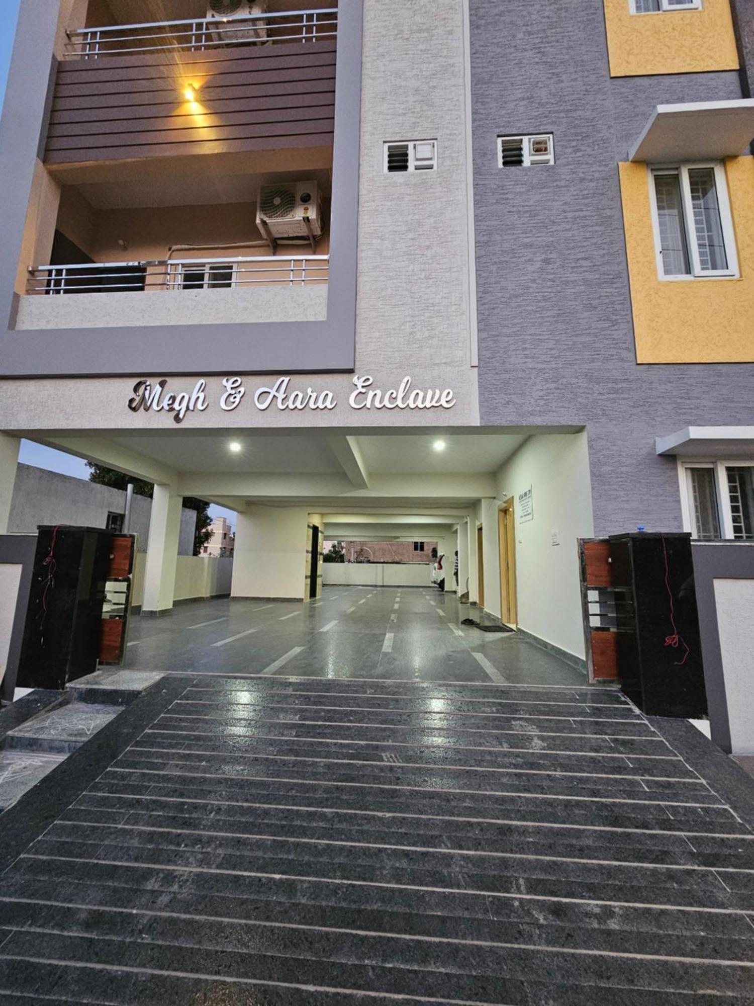 Vedha Apartment *