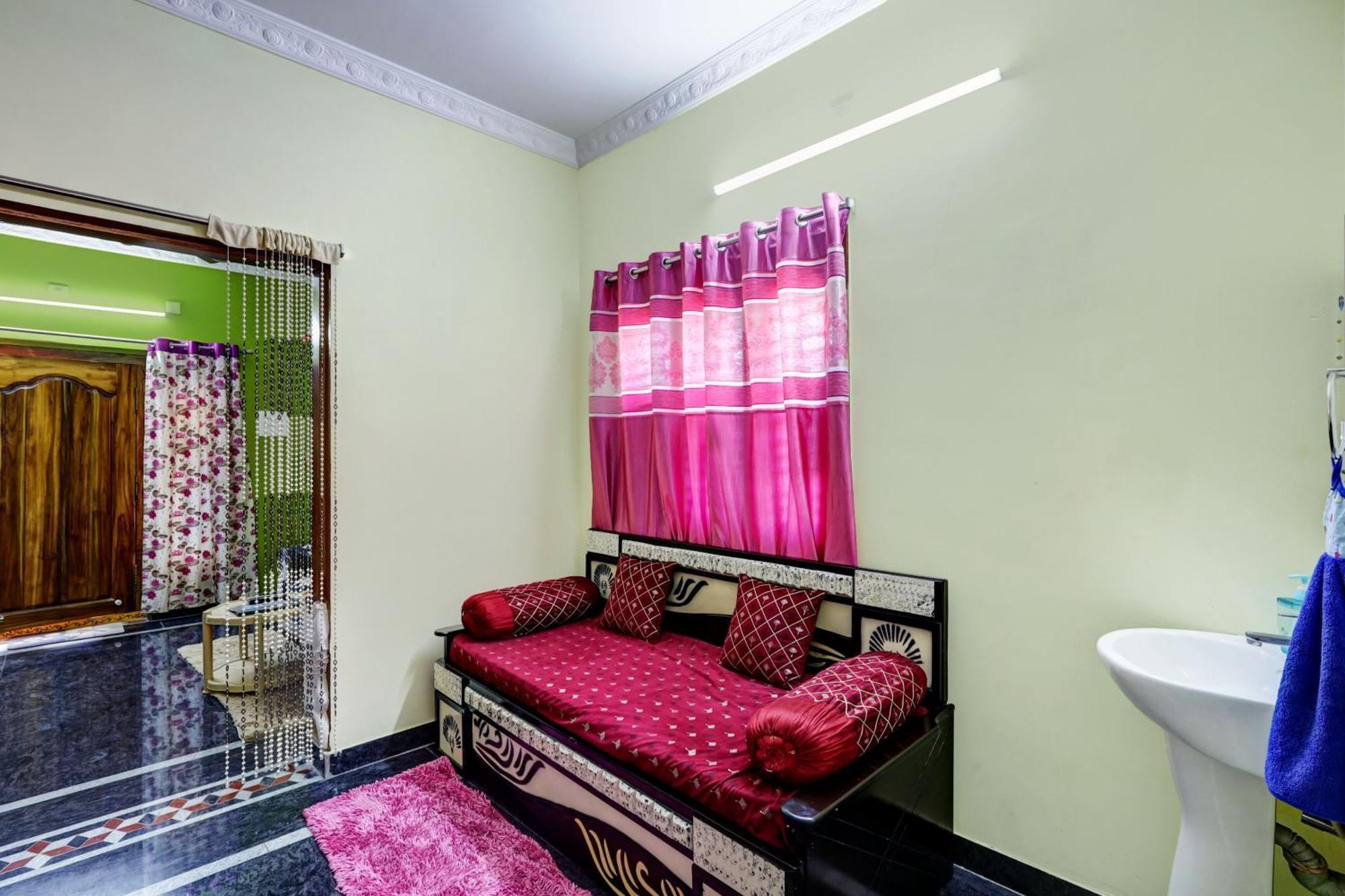 Hotel Sri Sakthi Home Stay - Beyond The Expectations- 10 To 15 Minutes Drive From Railway Station And Bus Station Tirupati