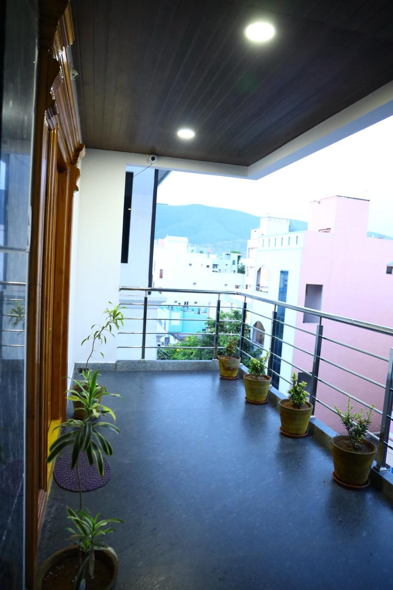 Aparthotel 7 Hills Serene *