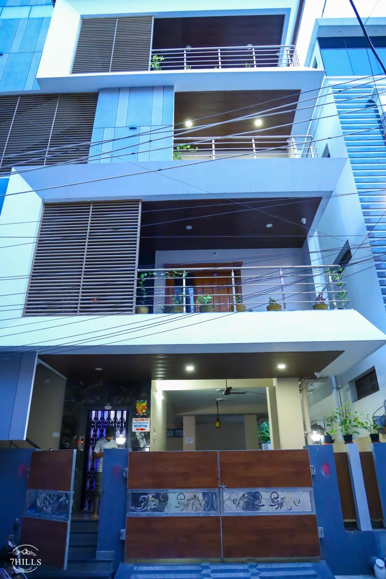 Aparthotel 7 Hills Serene *