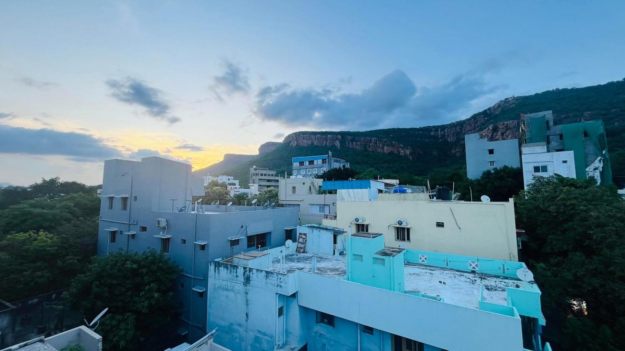 Nanda Mohan Homestay- Luxuries Ac Close To Alipiri Foothills-kapila Teertham And Iskcon Temple Homestay Tirupati