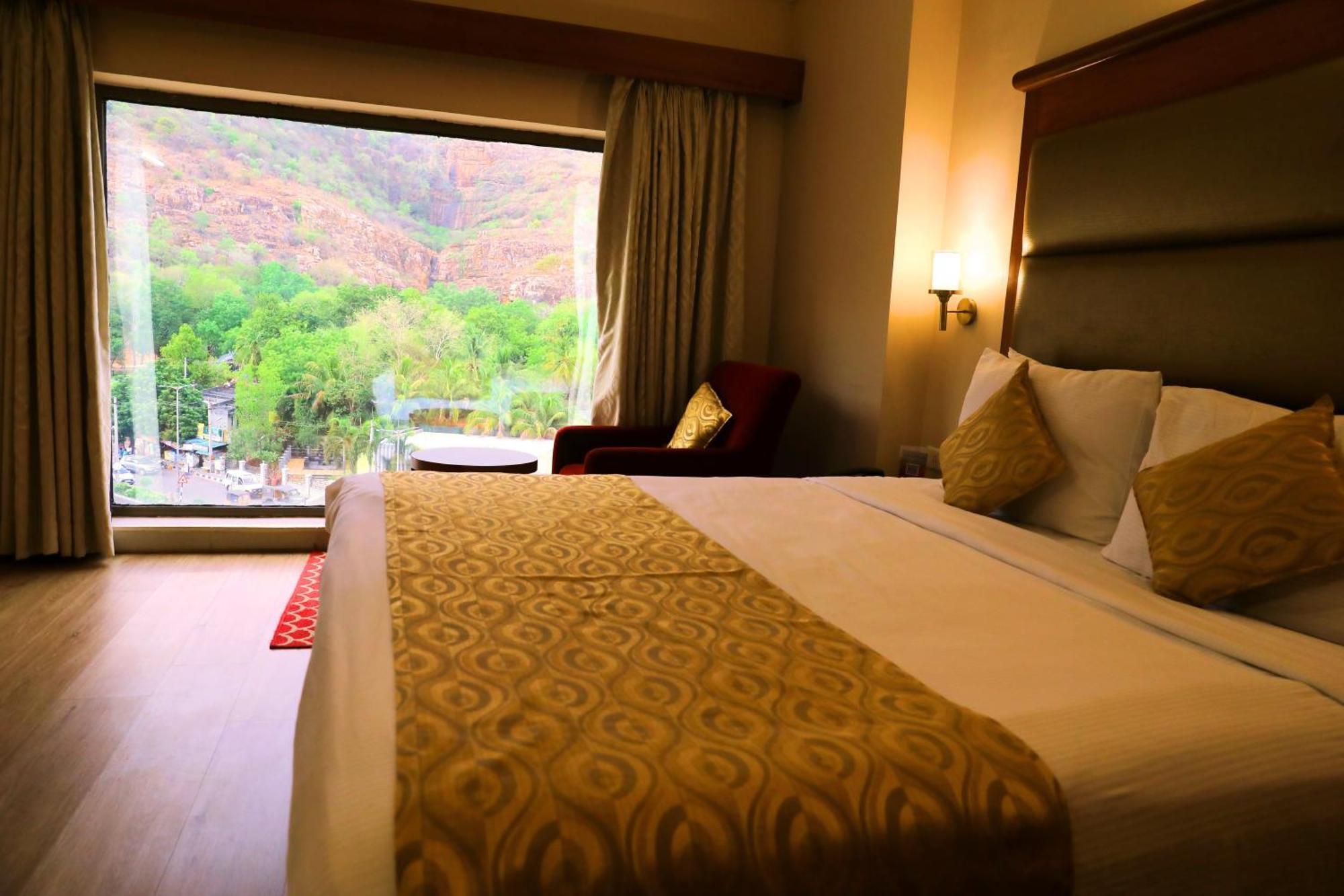 Raj Park- Hill View 3*