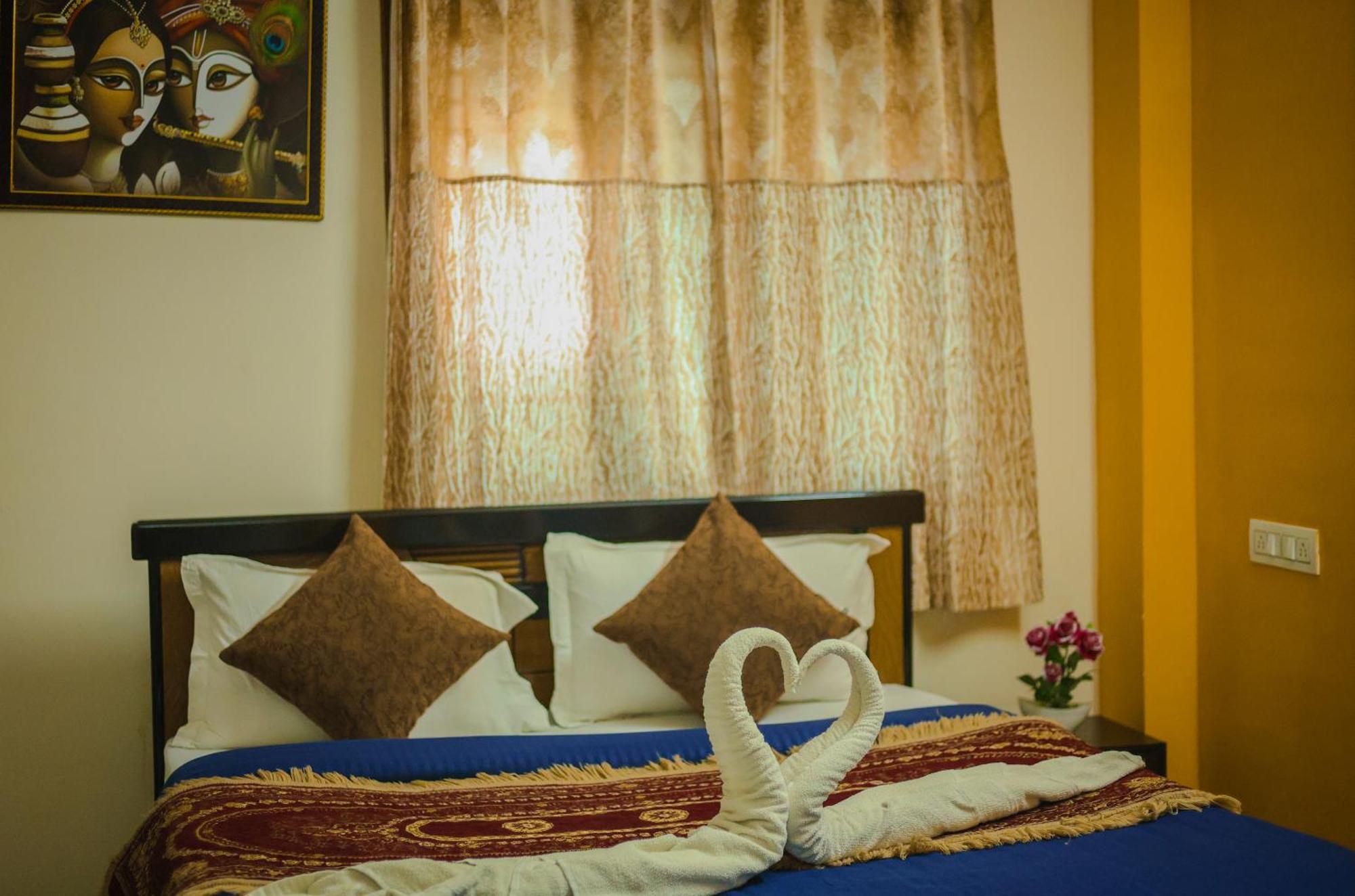 Homestay S V Ideal -2bhk Service Apartments-ac Bedrooms, Premium Amities, 2km To Tiruchanoor Padmavathi Temple , 6km To Alipiri, 24 Service Boys Available *