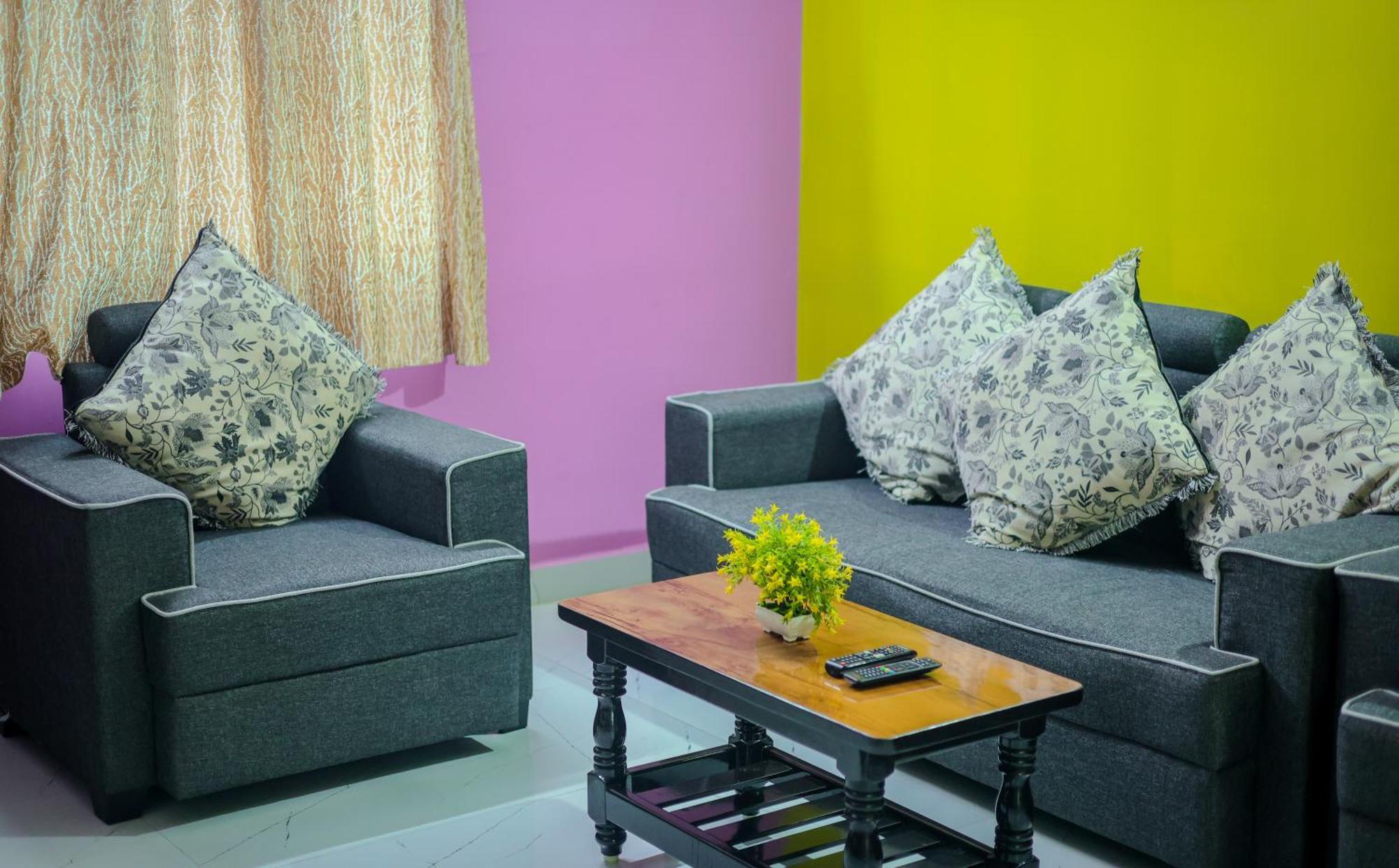 S V Ideal -2bhk Service Apartments-ac Bedrooms, Premium Amities, 2km To Tiruchanoor Padmavathi Temple , 6km To Alipiri, 24 Service Boys Available * Tirupati