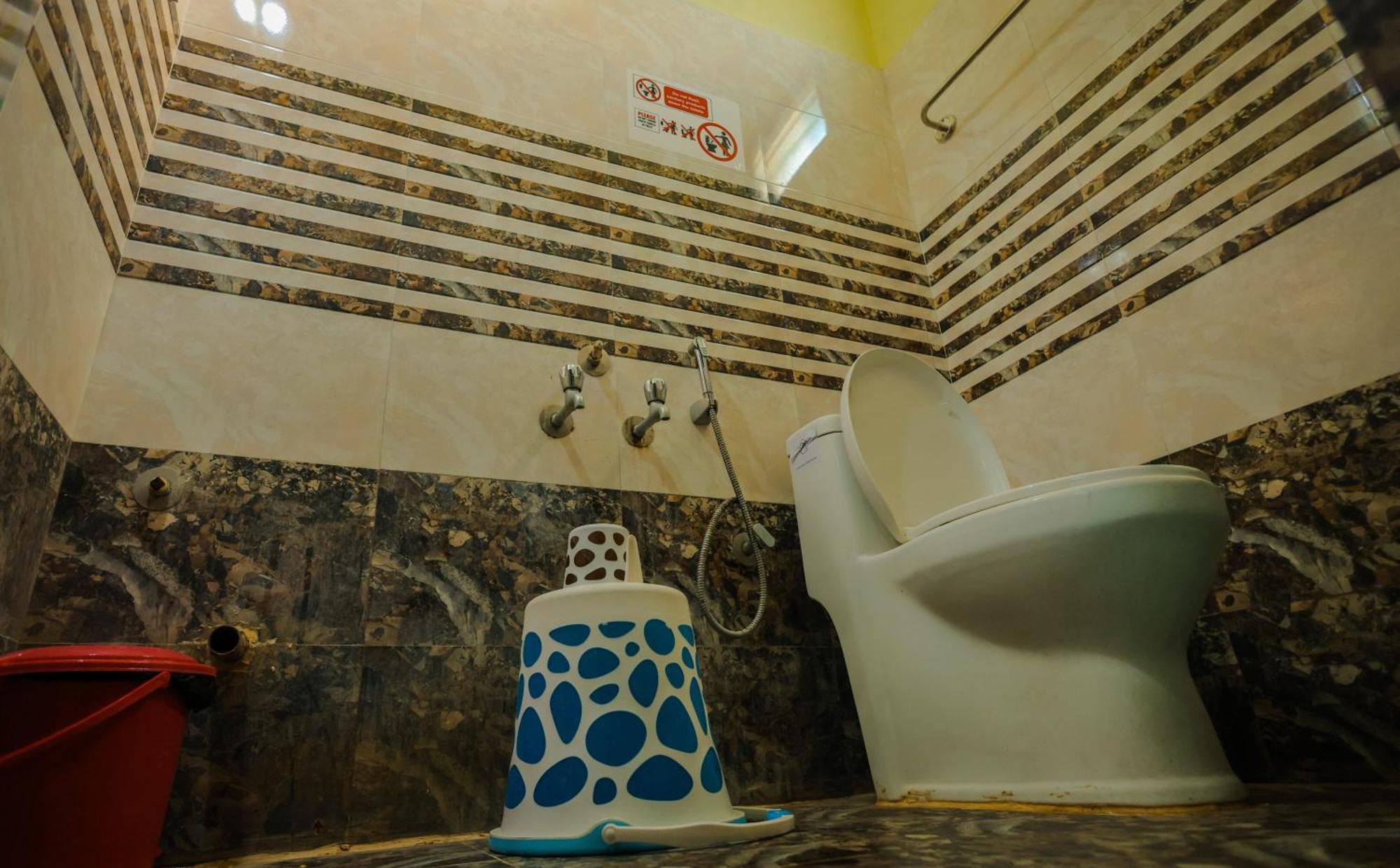 S V Ideal -2bhk Service Apartments-ac Bedrooms, Premium Amities, 2km To Tiruchanoor Padmavathi Temple , 6km To Alipiri, 24 Service Boys Available Homestay