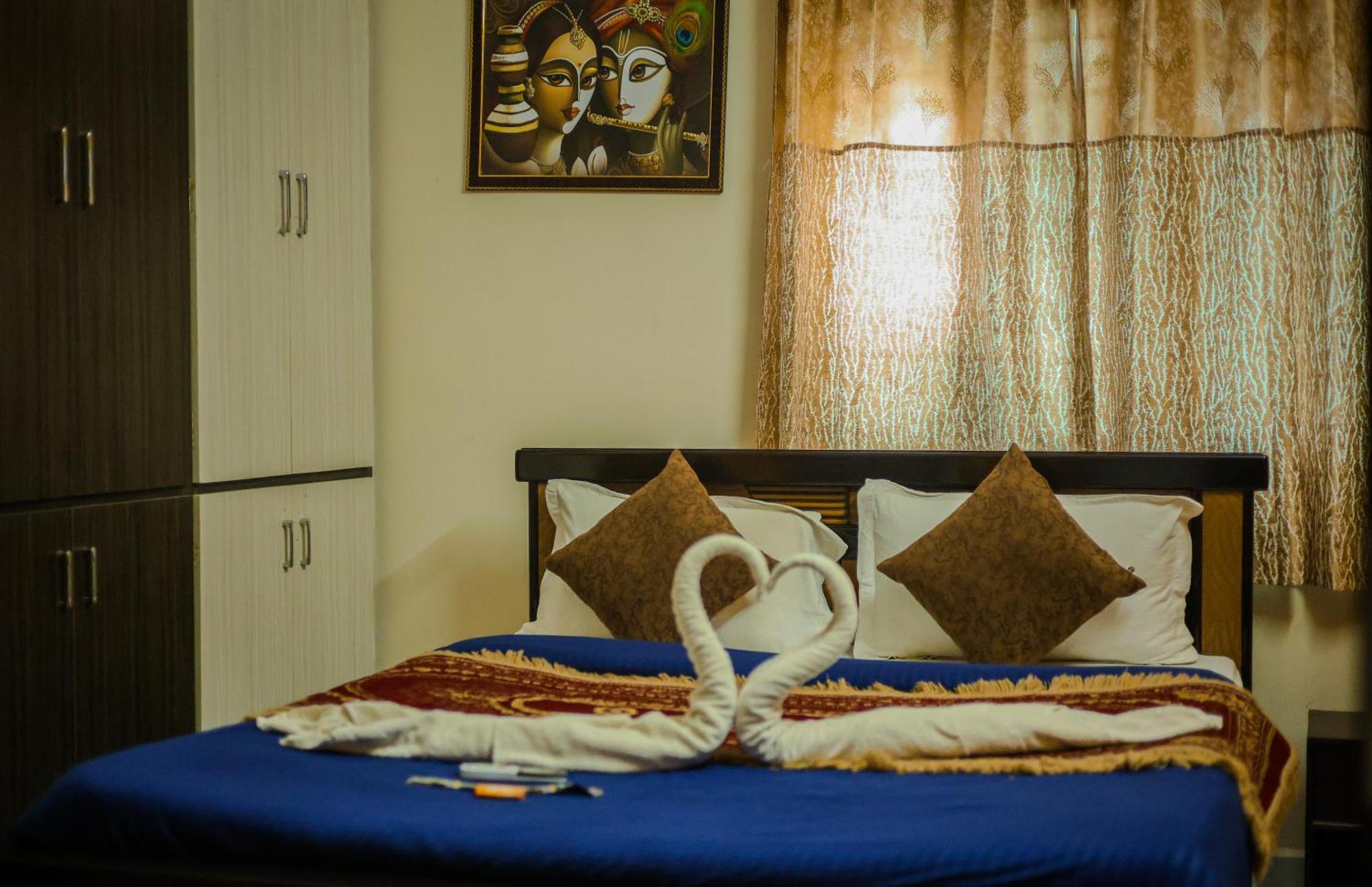 S V Ideal -2bhk Service Apartments-ac Bedrooms, Premium Amities, 2km To Tiruchanoor Padmavathi Temple , 6km To Alipiri, 24 Service Boys Available Homestay *