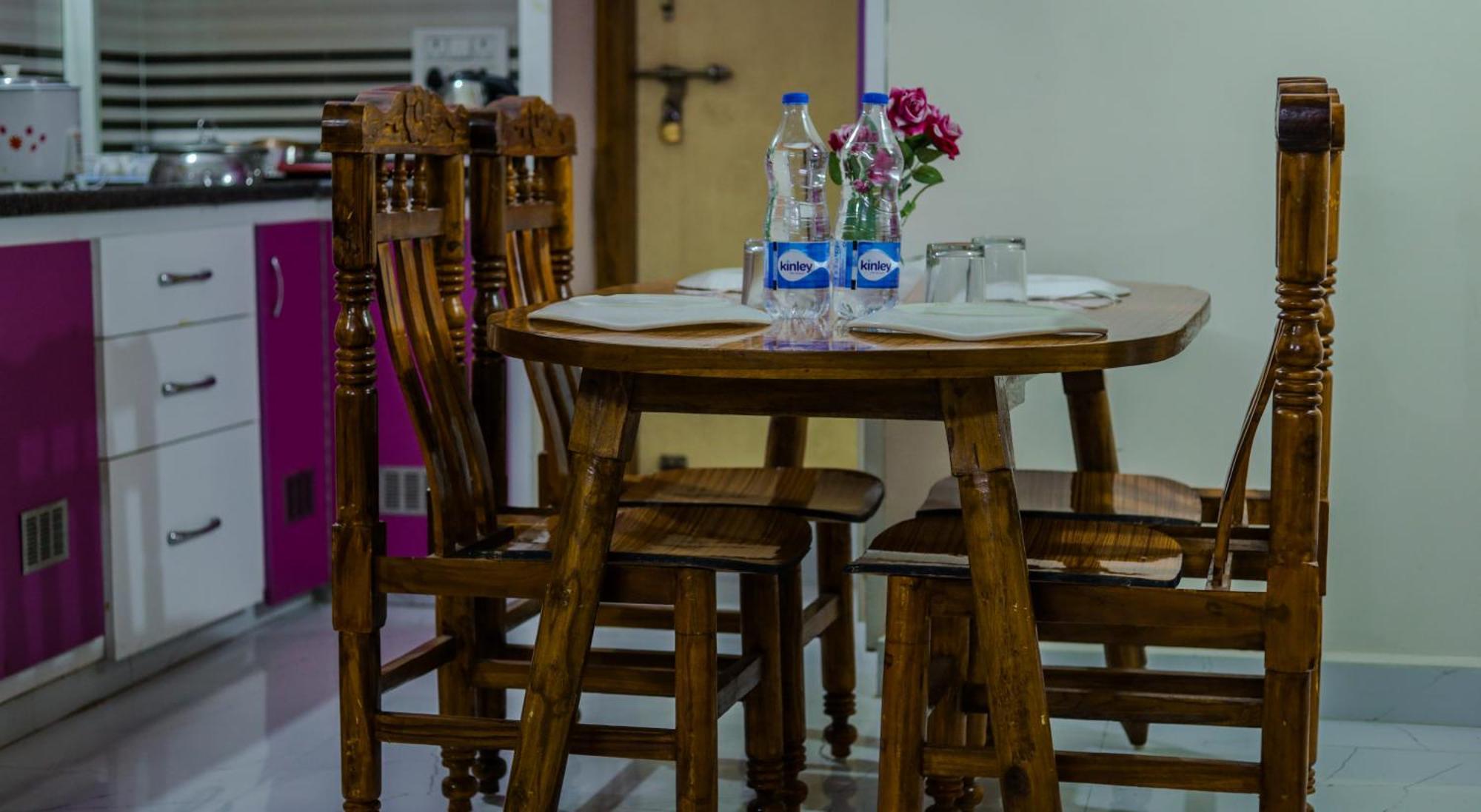 S V Ideal -2bhk Service Apartments-ac Bedrooms, Premium Amities, 2km To Tiruchanoor Padmavathi Temple , 6km To Alipiri, 24 Service Boys Available Homestay