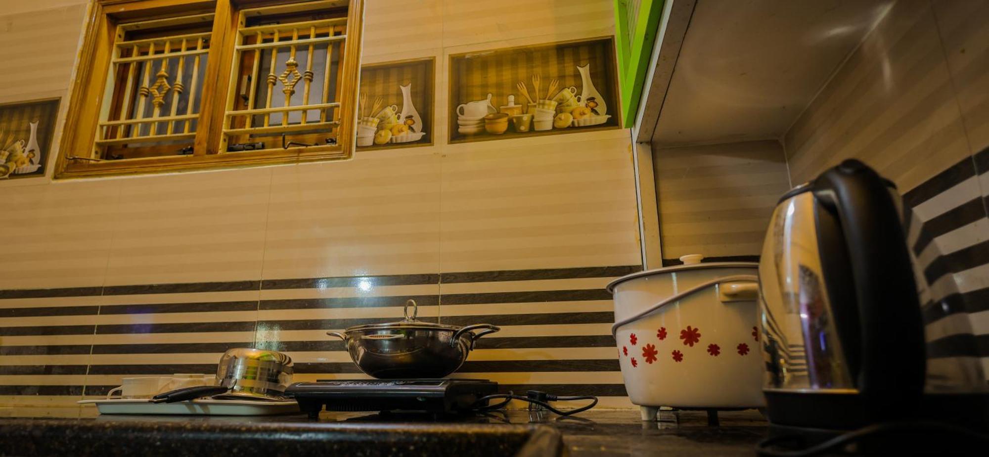 S V Ideal -2bhk Service Apartments-ac Bedrooms, Premium Amities, 2km To Tiruchanoor Padmavathi Temple , 6km To Alipiri, 24 Service Boys Available Homestay Tirupati