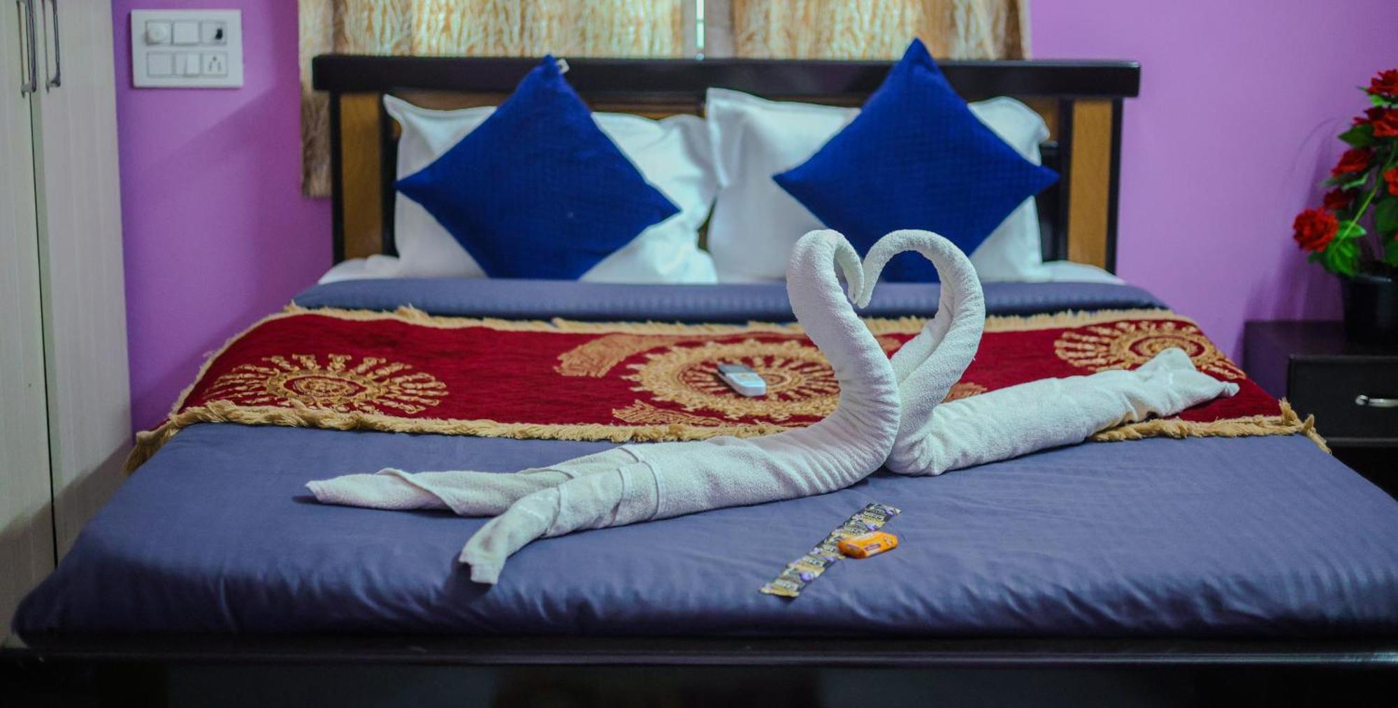S V Ideal -2bhk Service Apartments-ac Bedrooms, Premium Amities, 2km To Tiruchanoor Padmavathi Temple , 6km To Alipiri, 24 Service Boys Available Tirupati