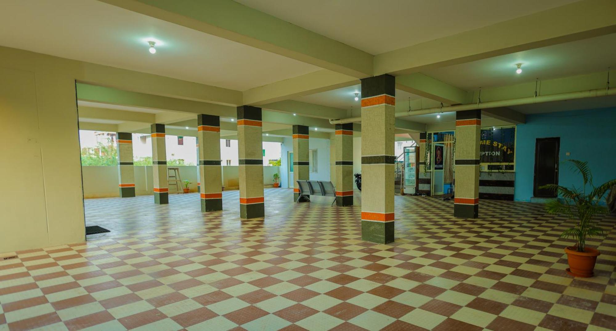 Homestay S V Ideal -2bhk Service Apartments-ac Bedrooms, Premium Amities, 2km To Tiruchanoor Padmavathi Temple , 6km To Alipiri, 24 Service Boys Available