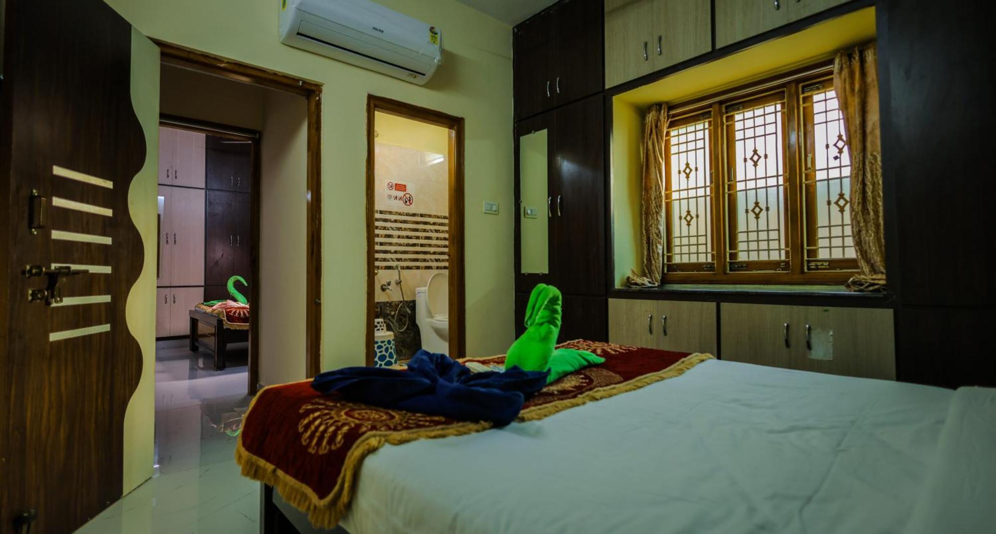S V Ideal -2bhk Service Apartments-ac Bedrooms, Premium Amities, 2km To Tiruchanoor Padmavathi Temple , 6km To Alipiri, 24 Service Boys Available *