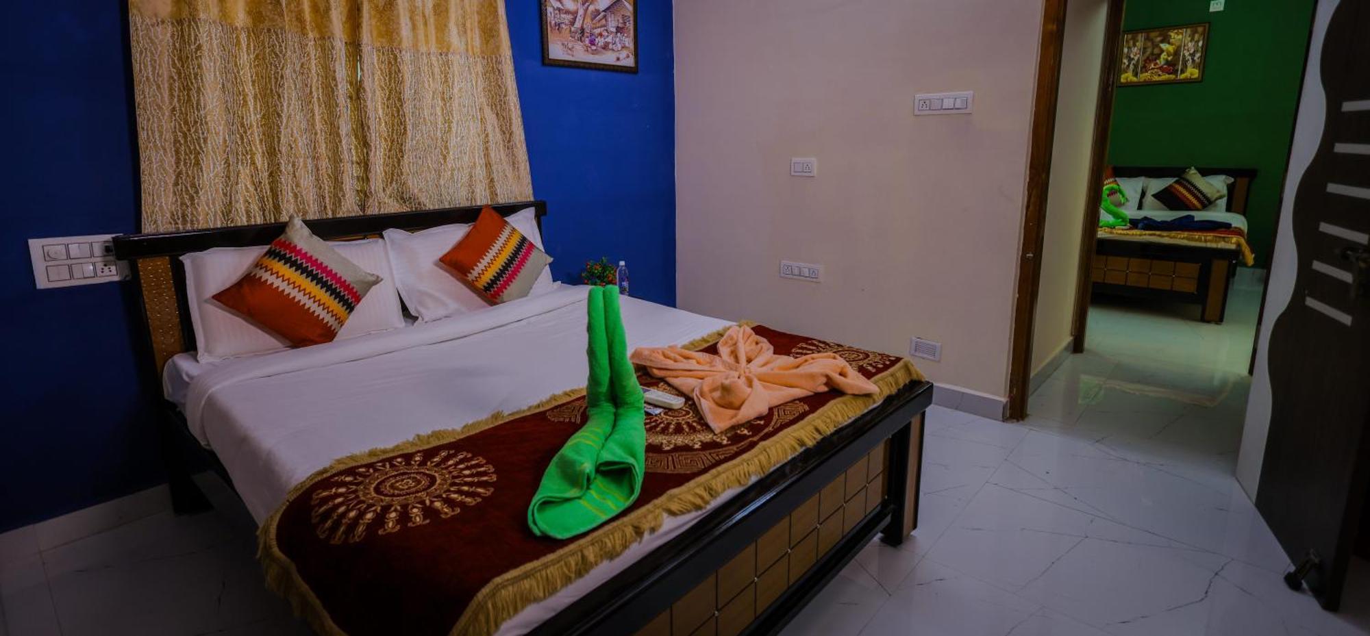 S V Ideal -2bhk Service Apartments-ac Bedrooms, Premium Amities, 2km To Tiruchanoor Padmavathi Temple , 6km To Alipiri, 24 Service Boys Available Homestay *