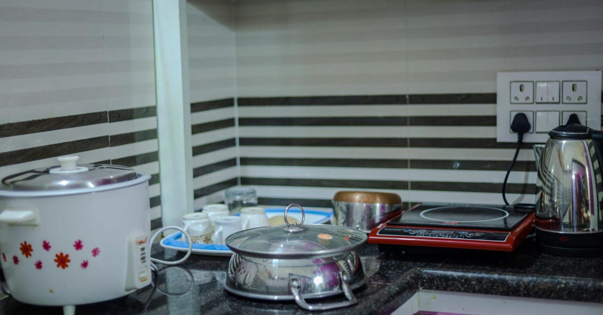 S V Ideal -2bhk Service Apartments-ac Bedrooms, Premium Amities, 2km To Tiruchanoor Padmavathi Temple , 6km To Alipiri, 24 Service Boys Available Homestay Tirupati