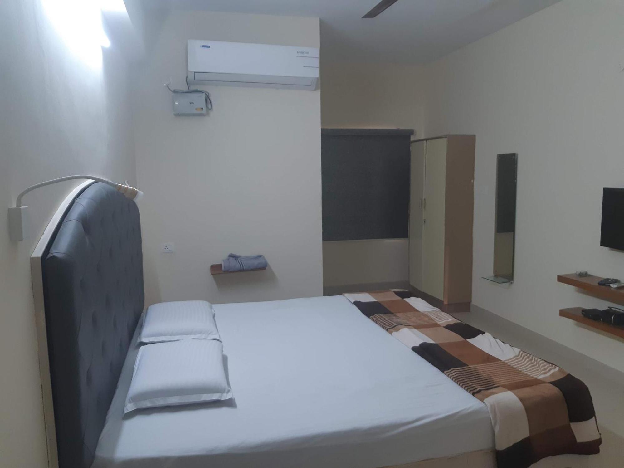 Srinivasa Hotel