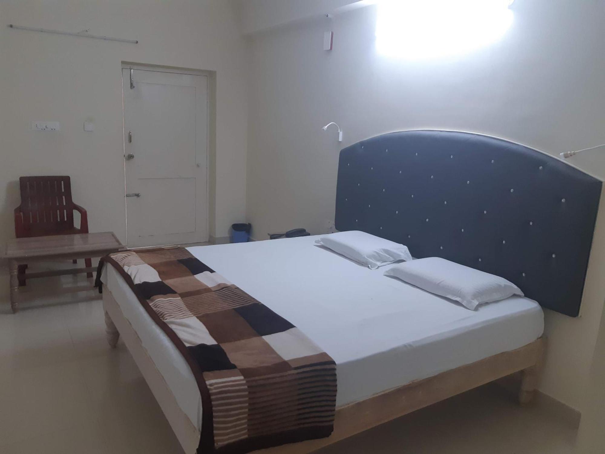 Hotel Srinivasa *