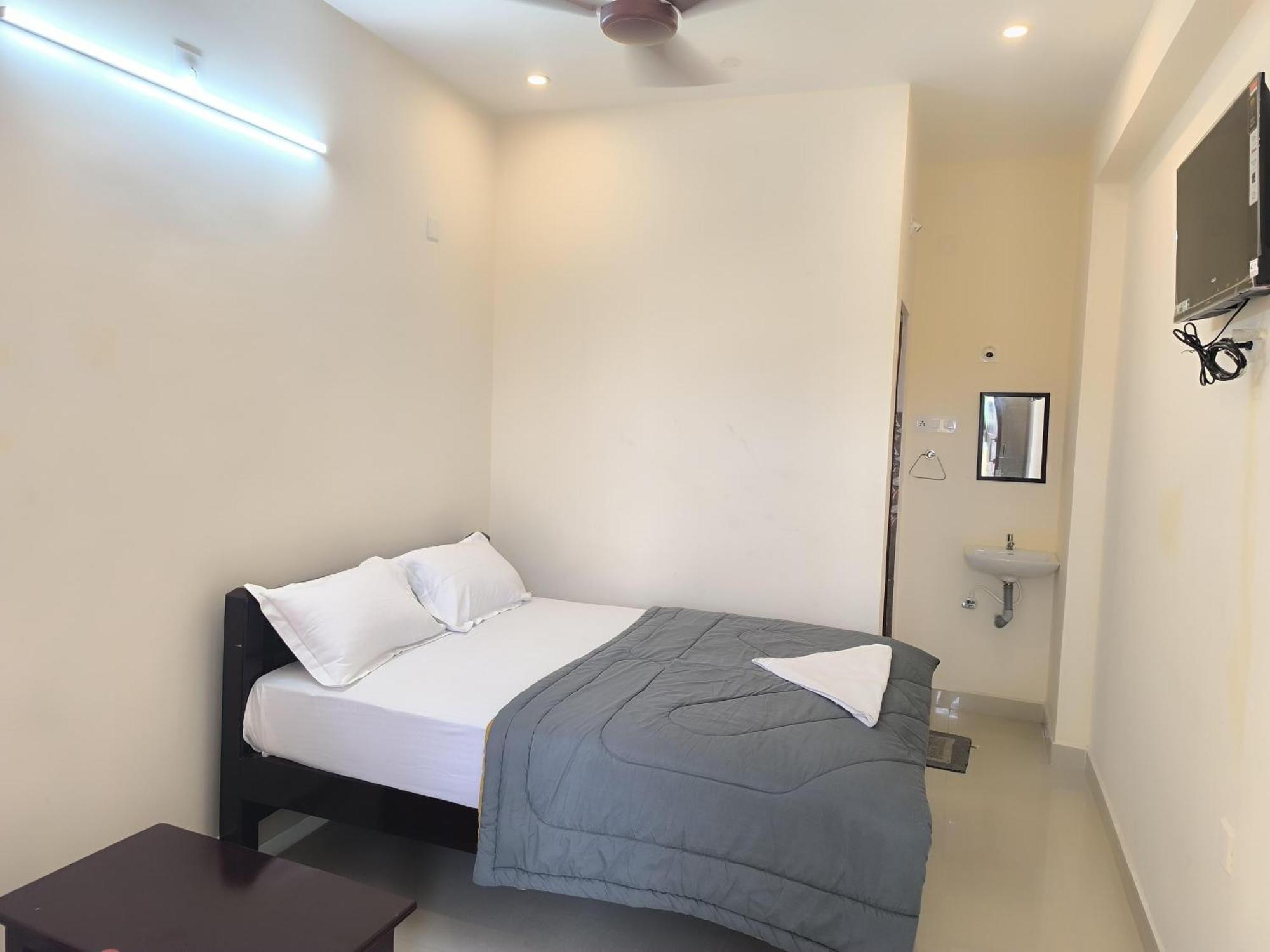 Vishnu Grand Hotel