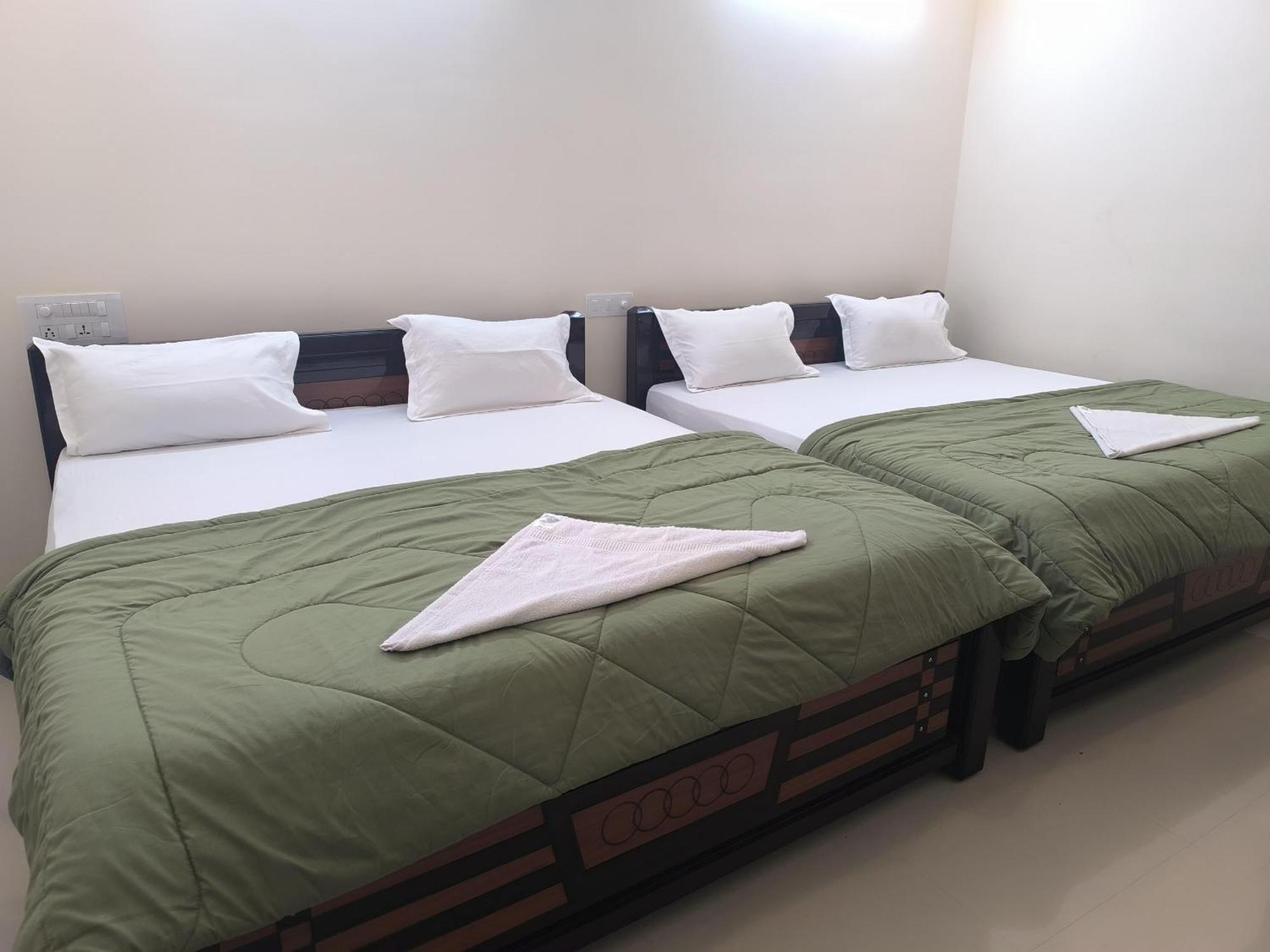 Vishnu Grand Hotel *