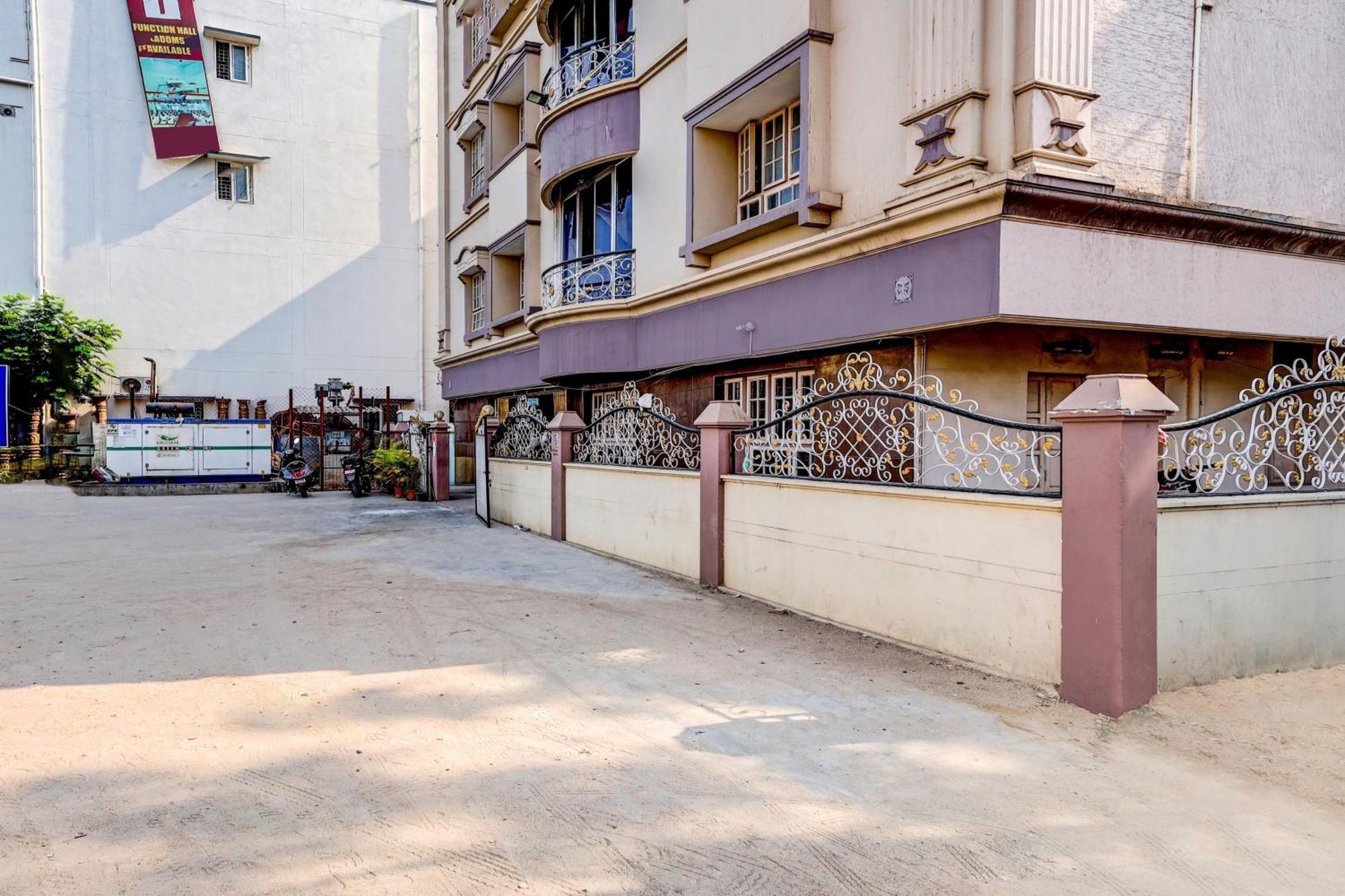 Super O Kennedy Nagar Near Railway Station Hotel 4*