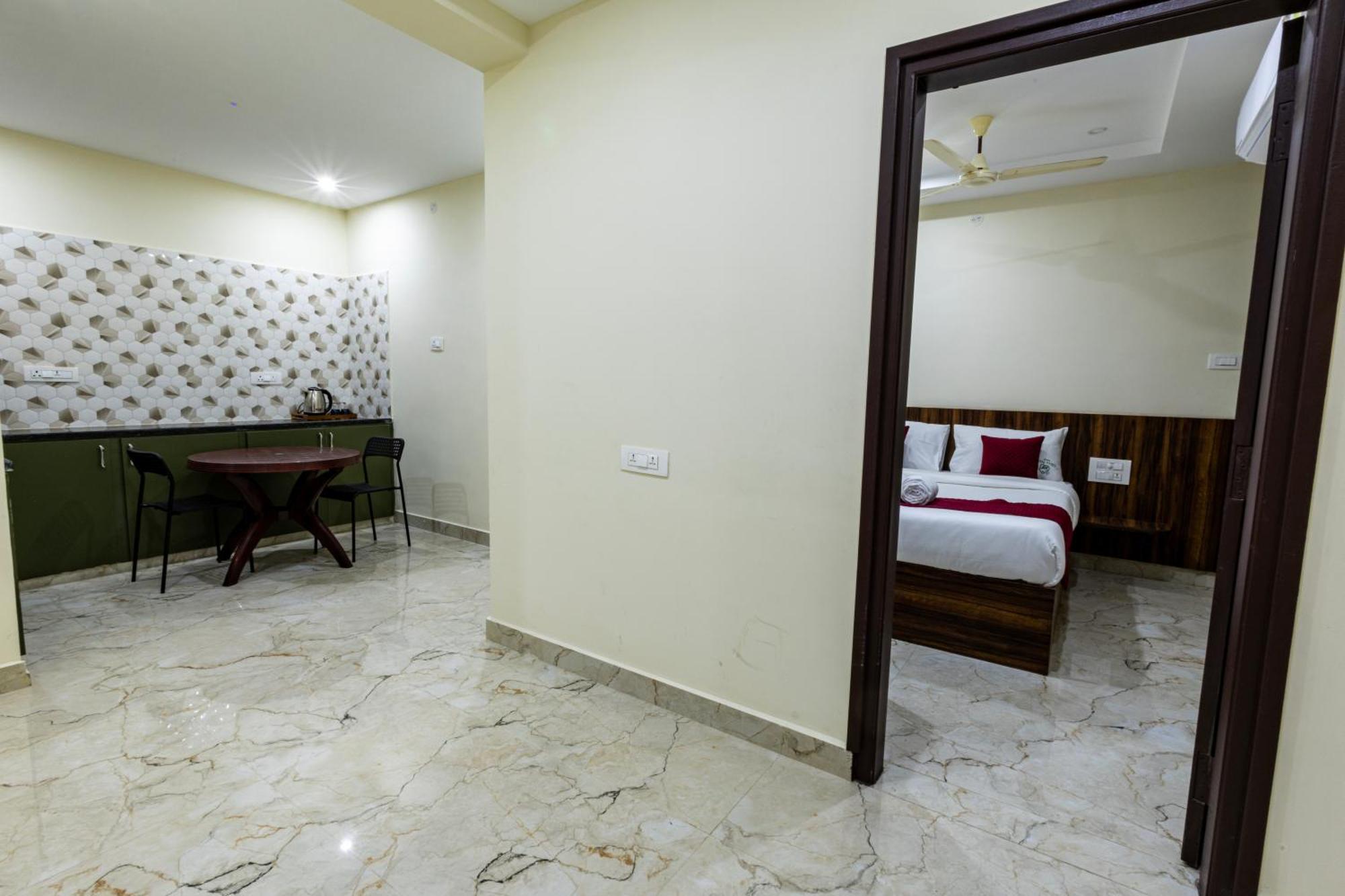 Olive Nest- Bus Stand- 300 Meters, Railway Station- 400 Meters Hotel Tirupati