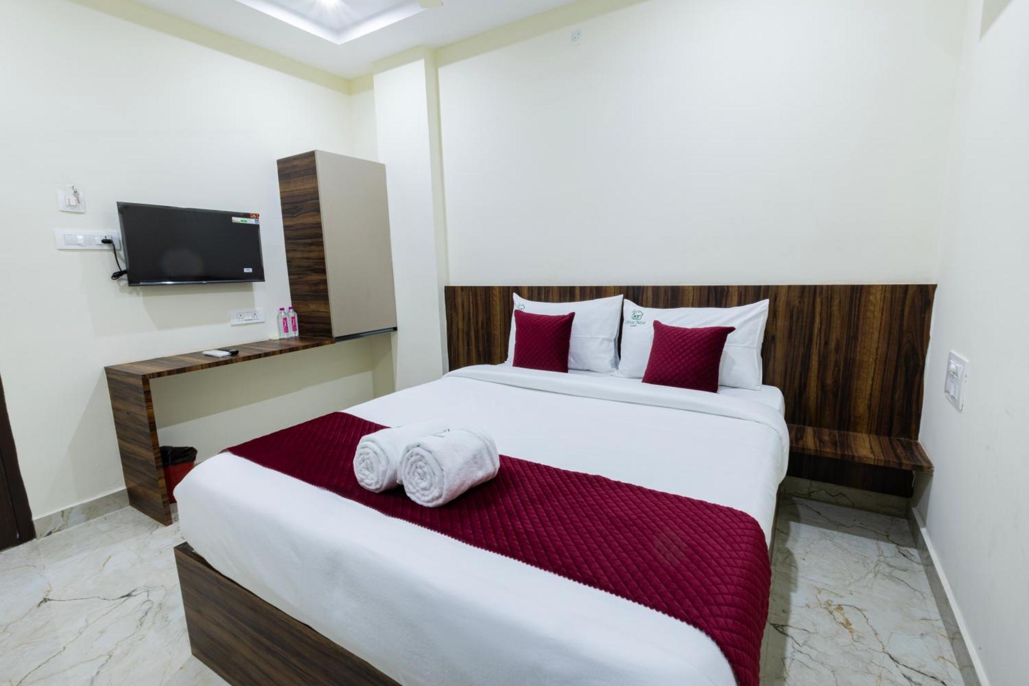 Olive Nest- Bus Stand- 300 Meters, Railway Station- 400 Meters Hotel