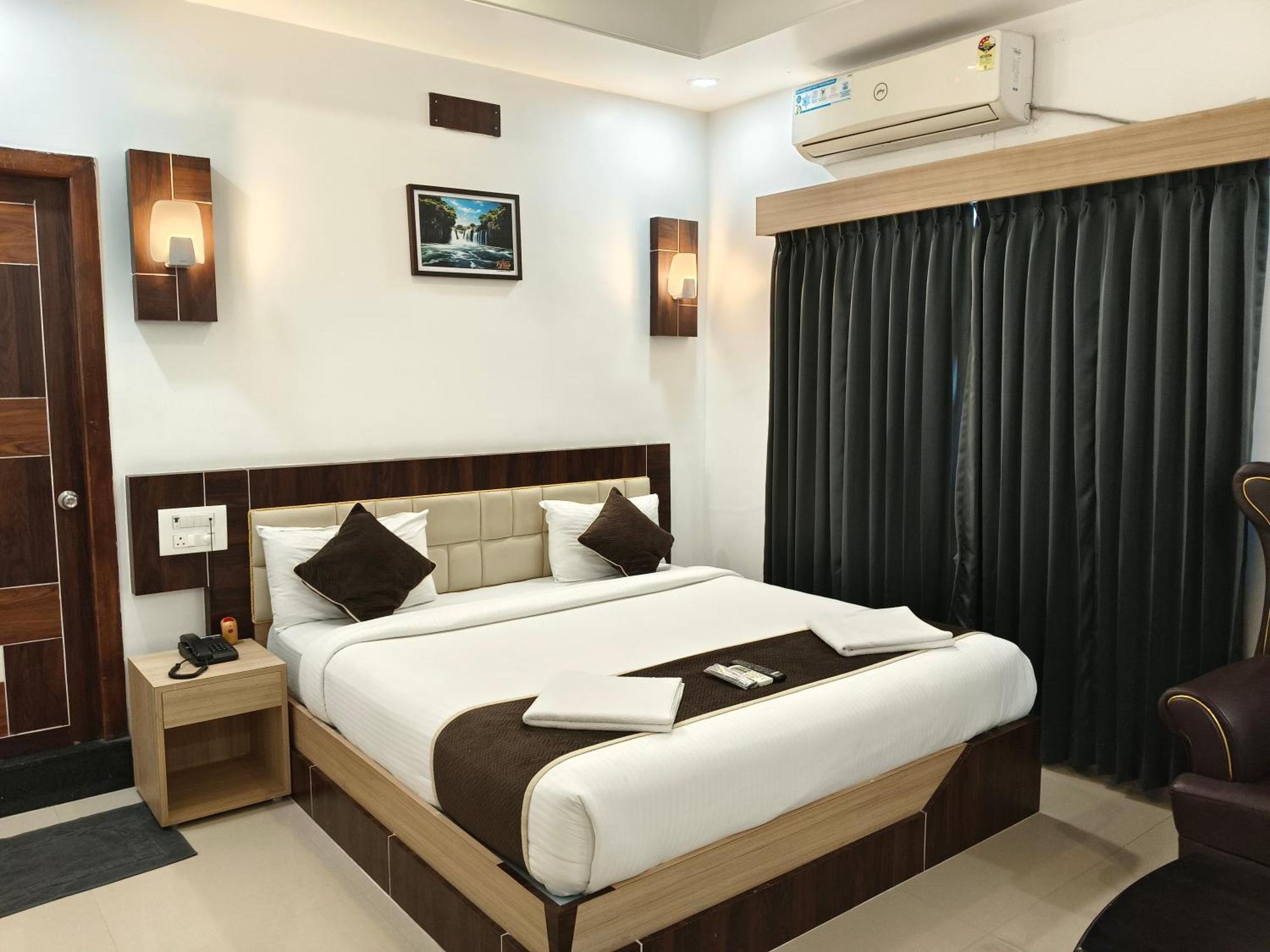 Hotel M S Pride