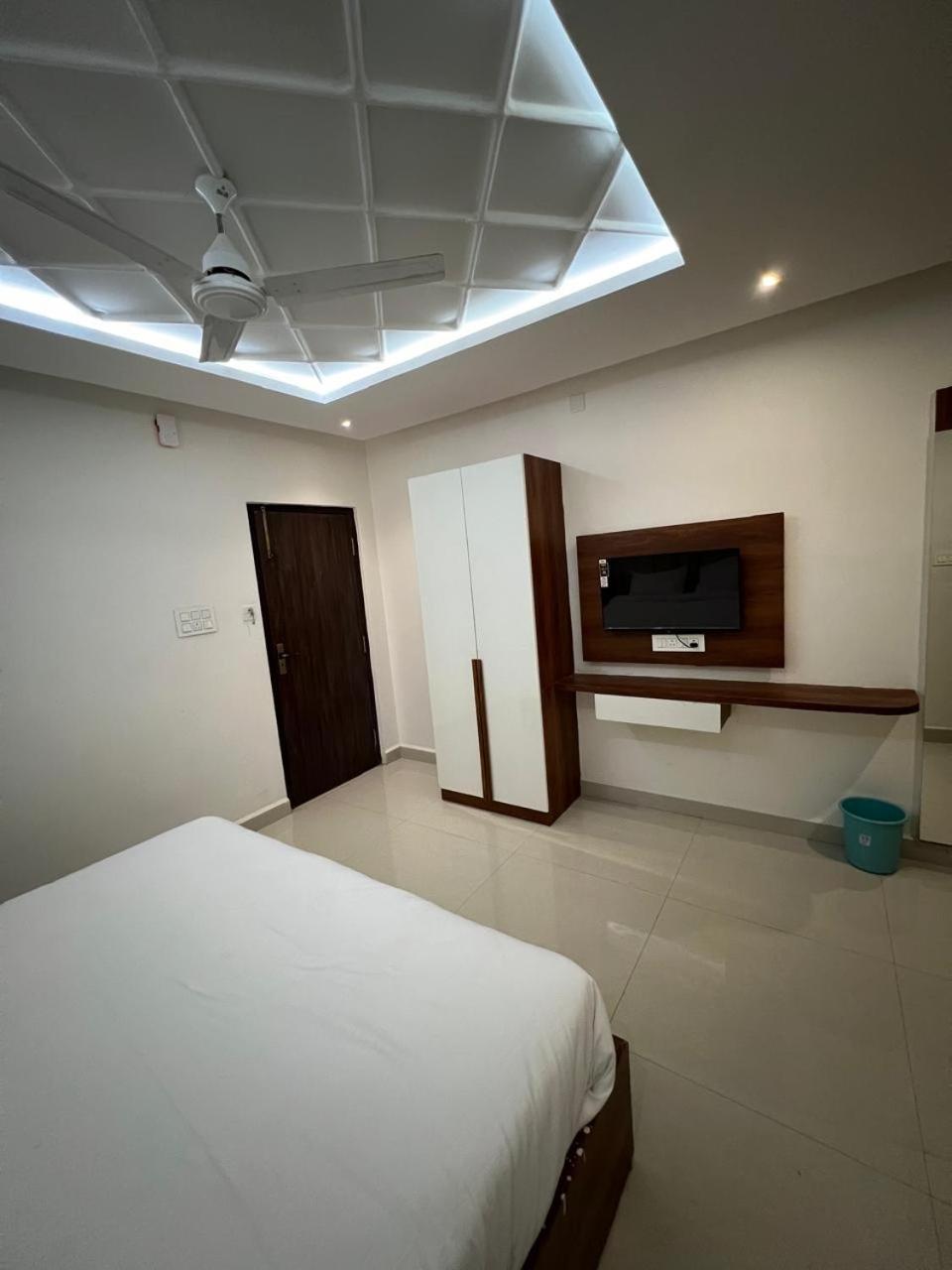 Snr Venus Tirupati