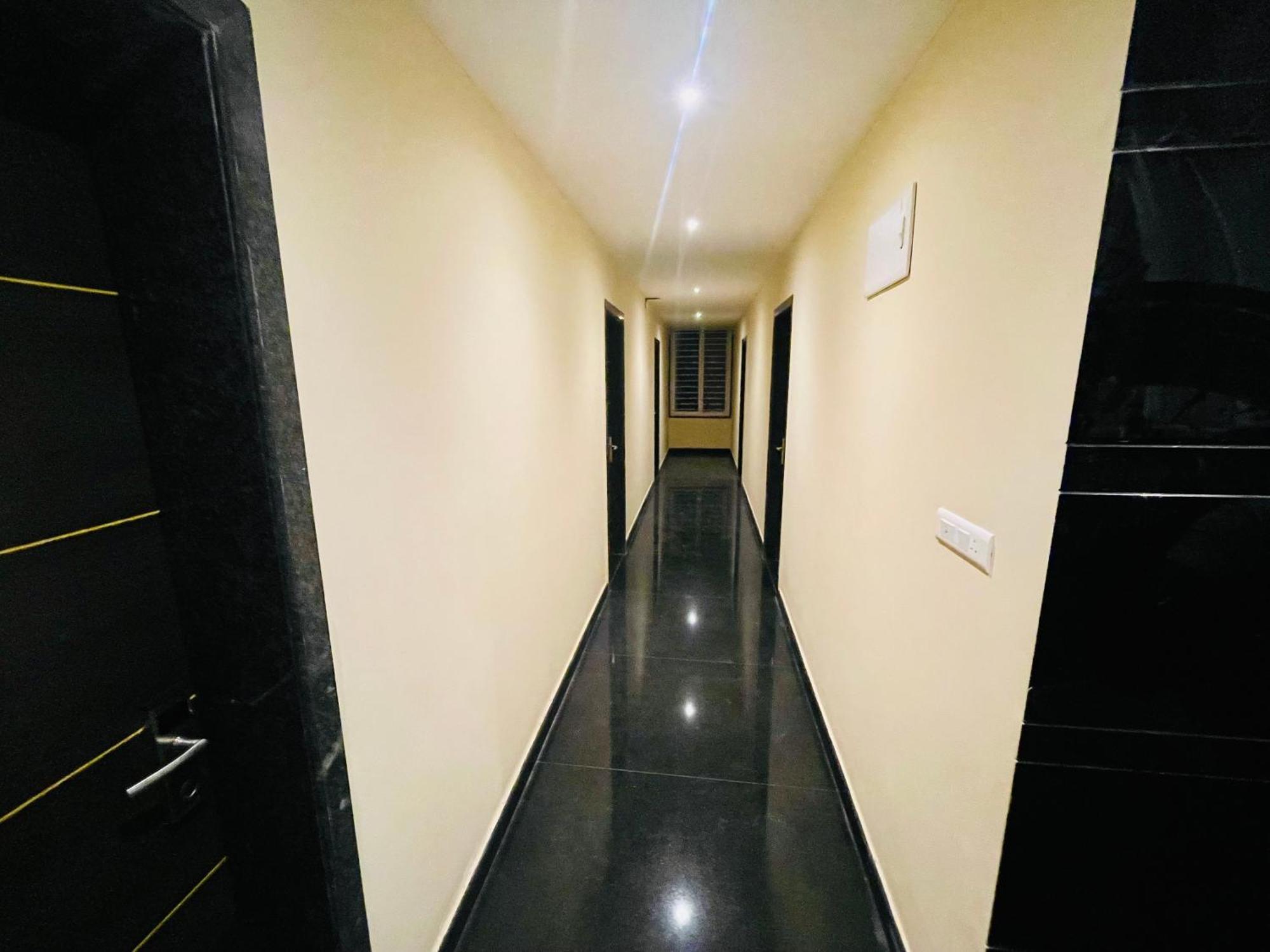 Deccan Suites, 2*