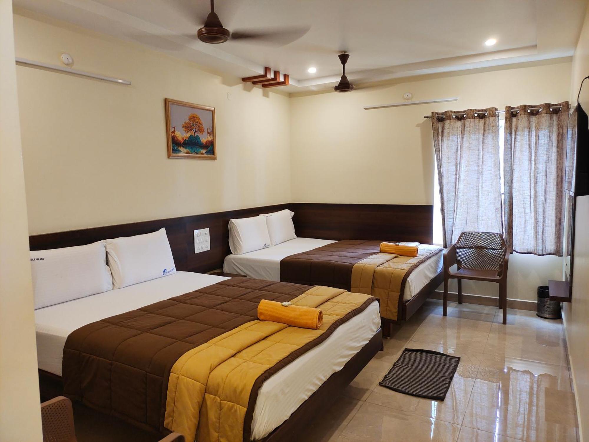 Hotel Dkr Grand