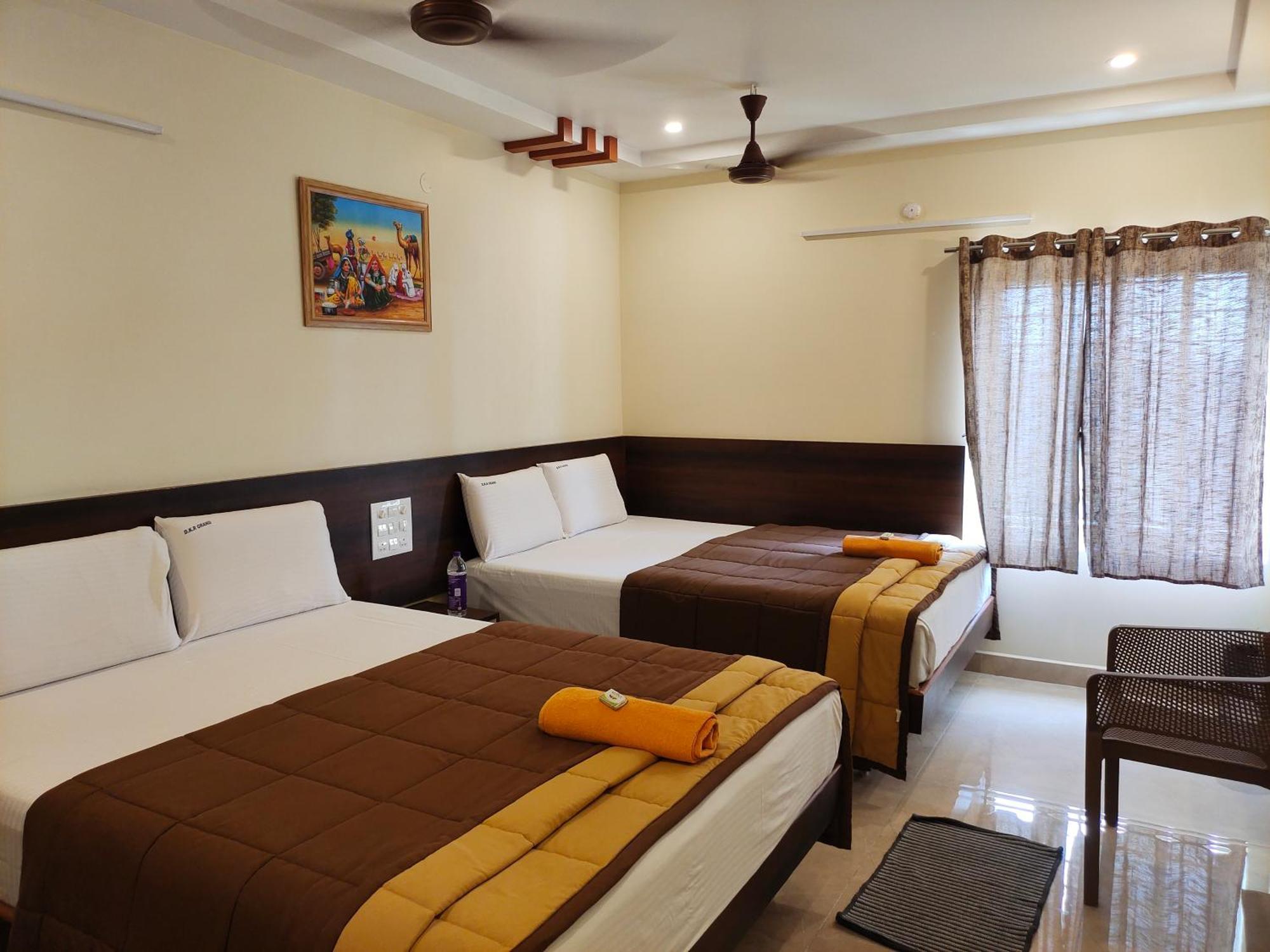 Hotel Dkr Grand 2*