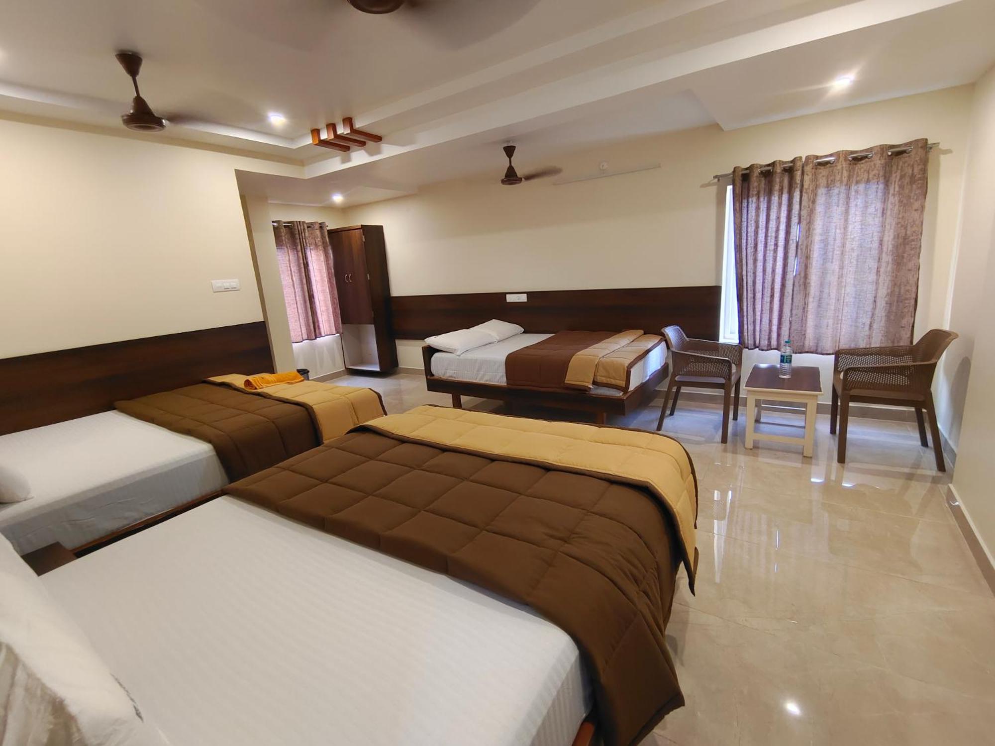 Hotel Dkr Grand