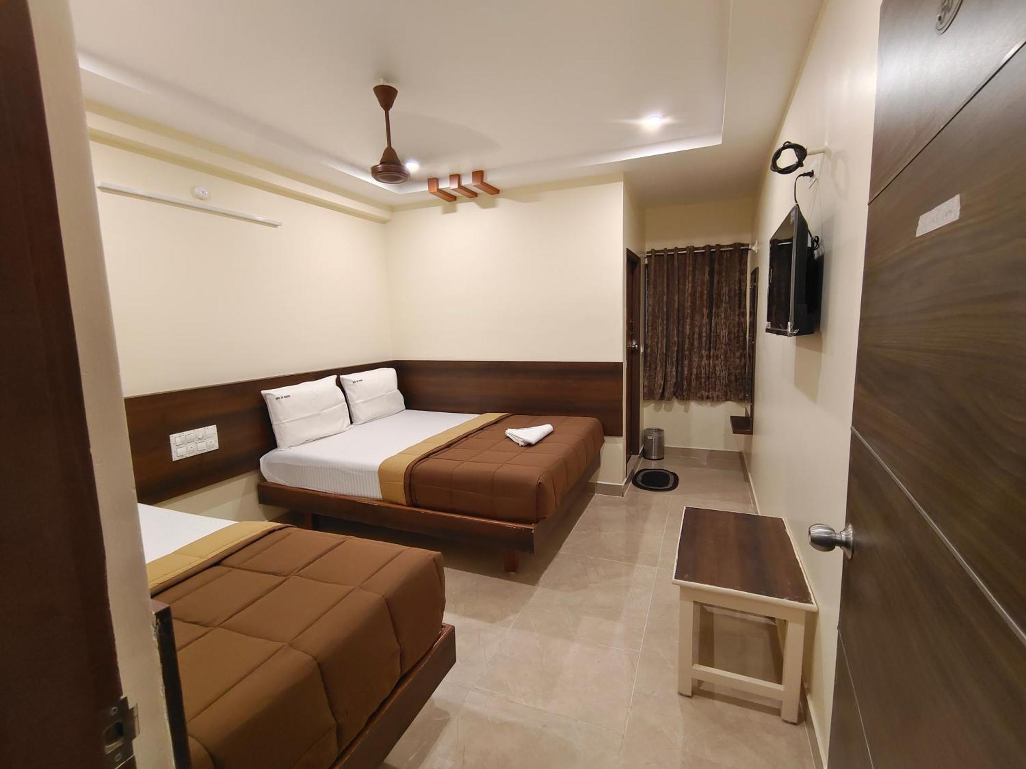 Hotel Dkr Grand 2*