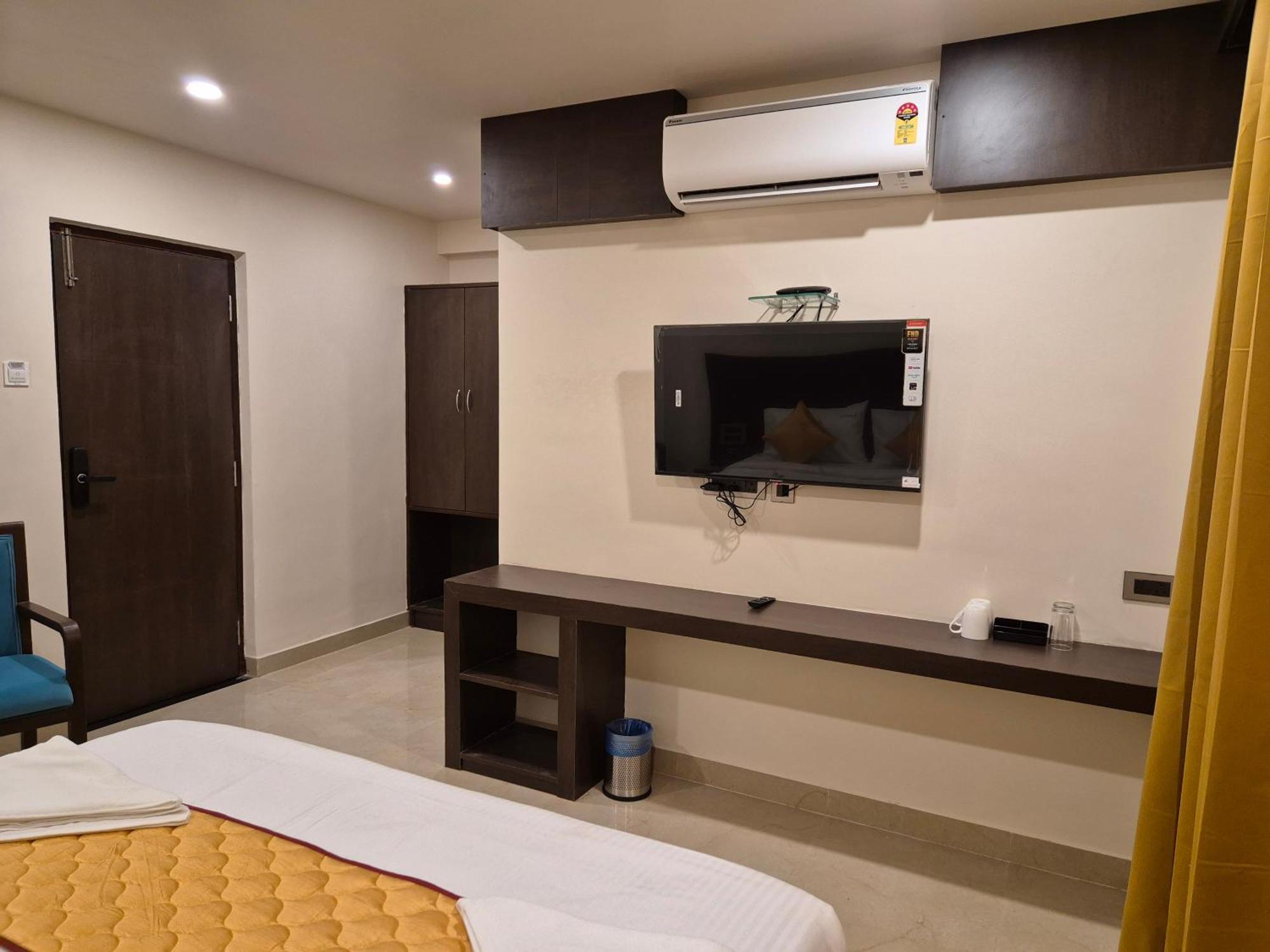 Janas Hotel 3*