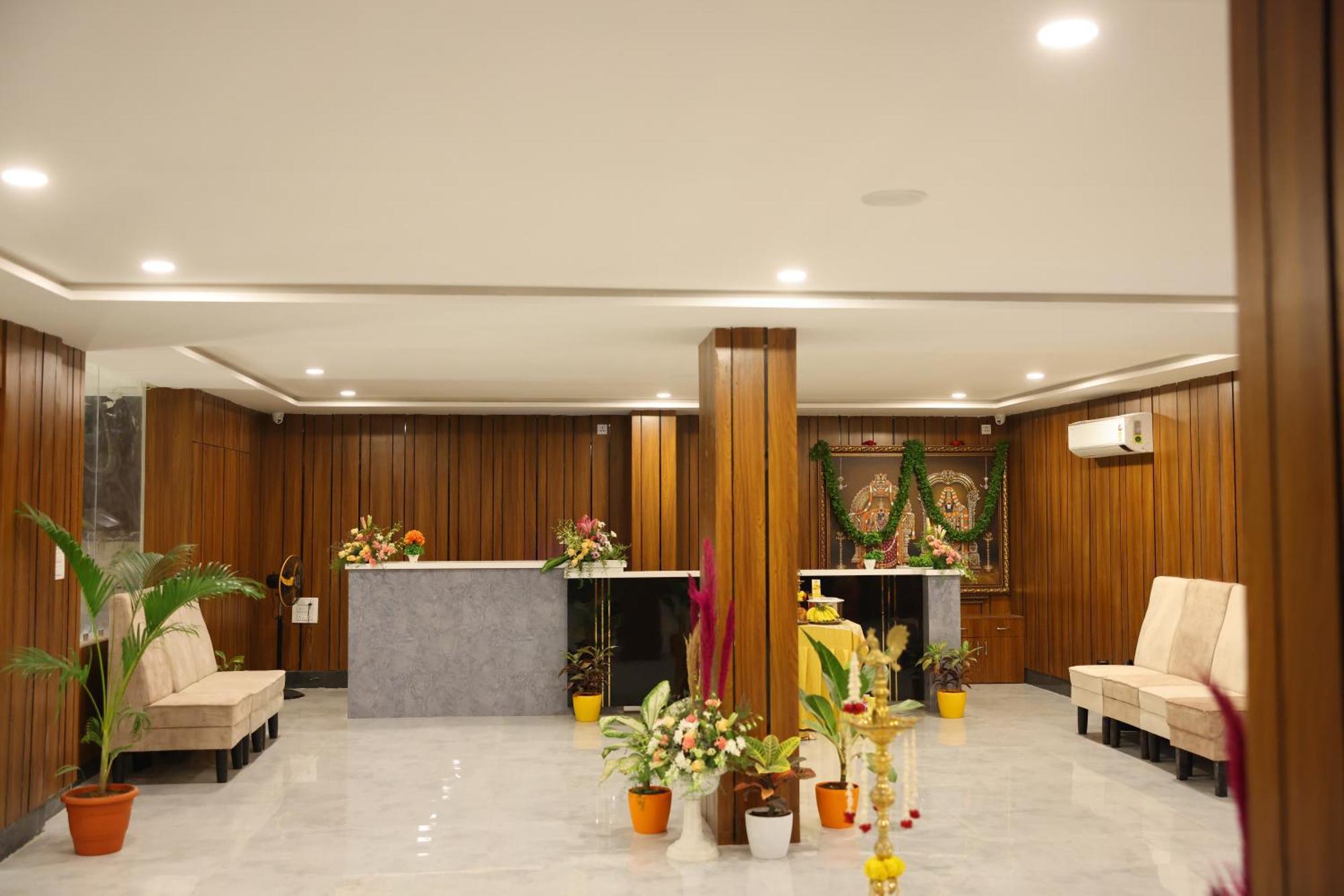 Grand Orchid Hotel 3*