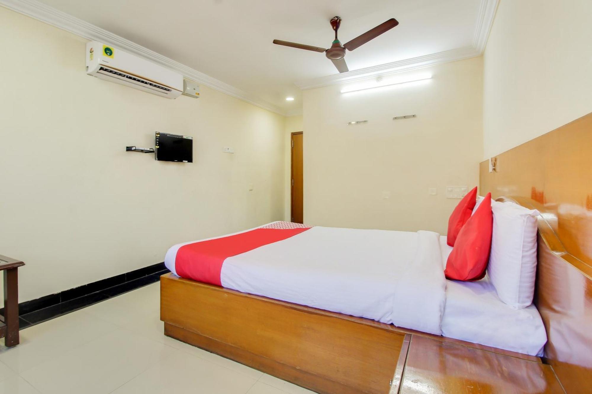 Hotel O Srinivasa Residency 3*