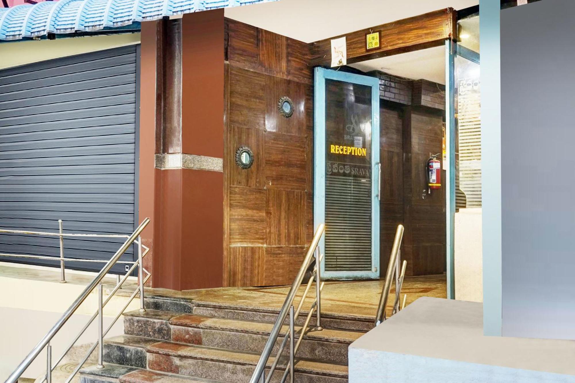 Hotel Super O Padmavathi Puram Near Railway Station 4*