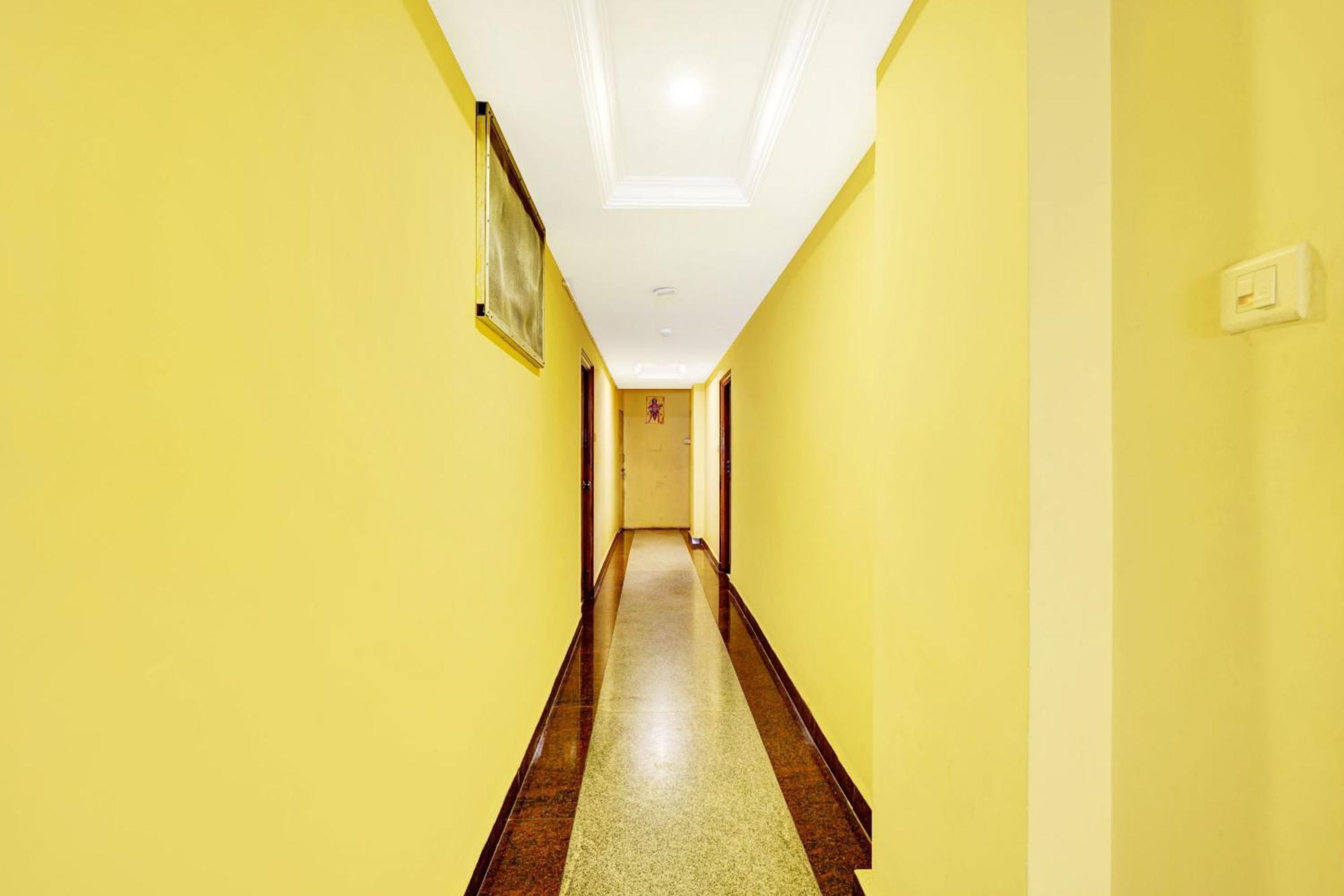 Super O Padmavathi Puram Near Railway Station 4* Tirupati