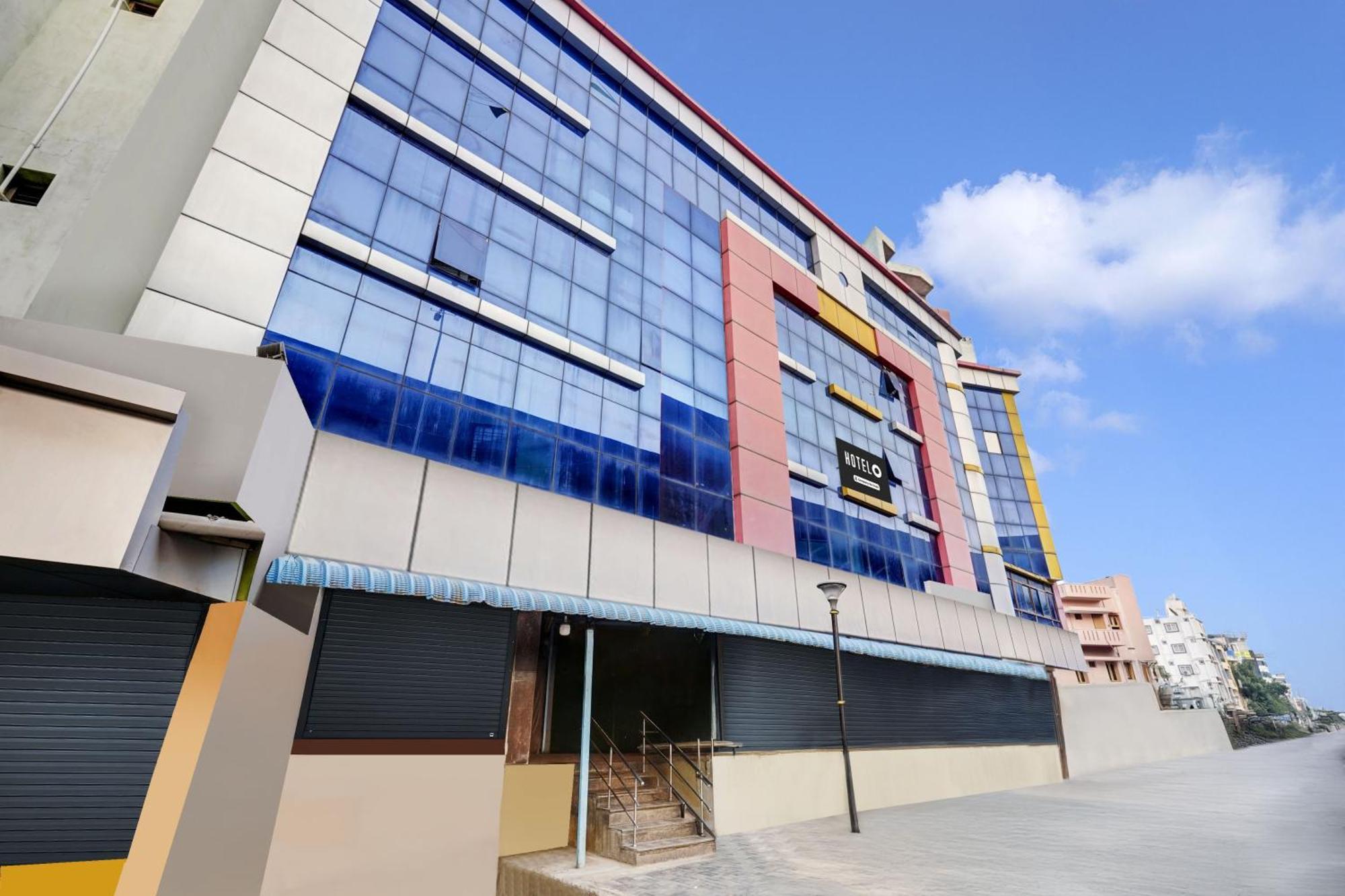 Super O Padmavathi Puram Near Railway Station 4*