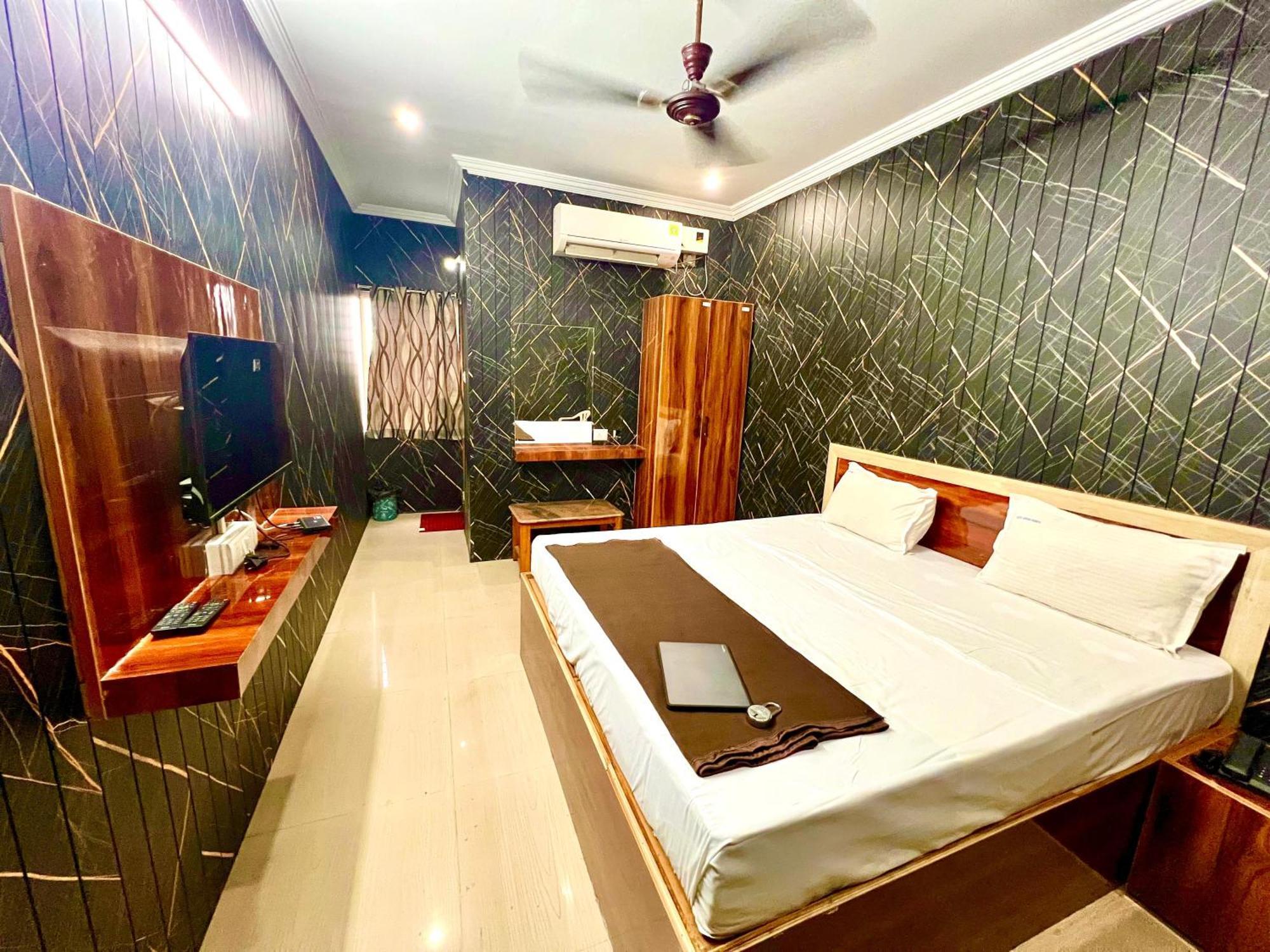 Lodge Govindh Heights *