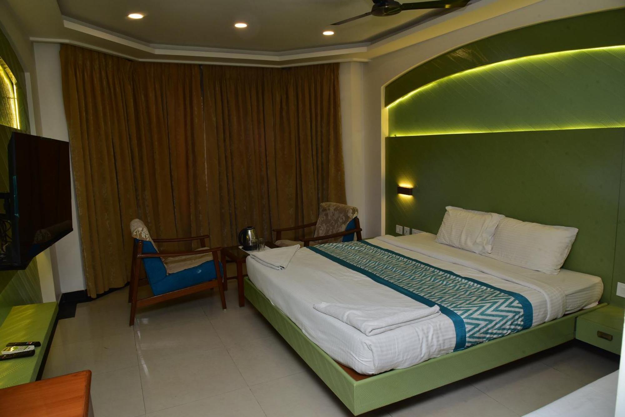Hotel Sindhu International 4*